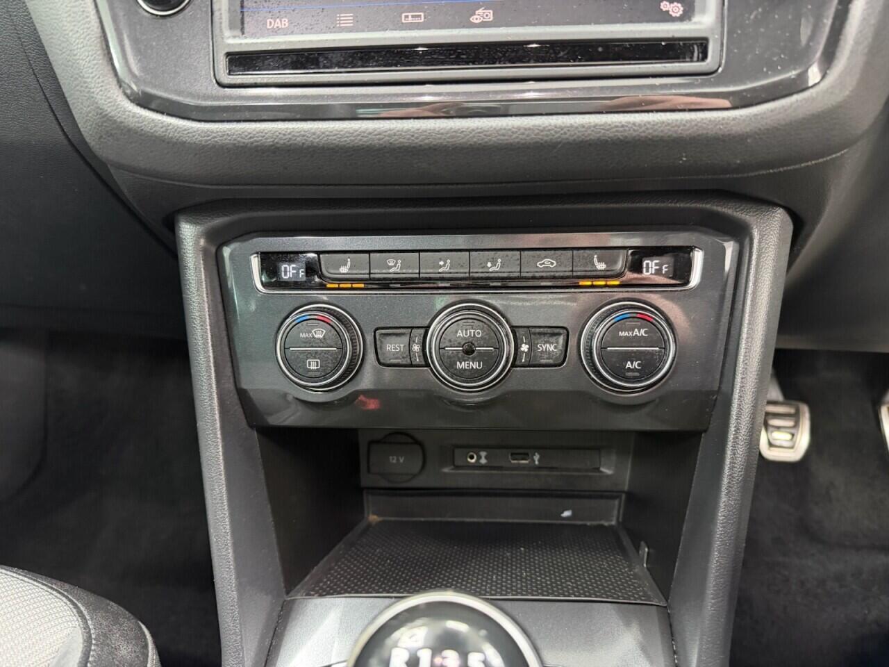 Volkswagen Tiguan - Image 35