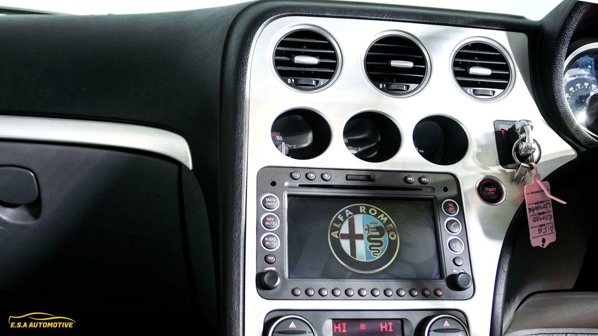 Alfa Romeo Spider - Image 11