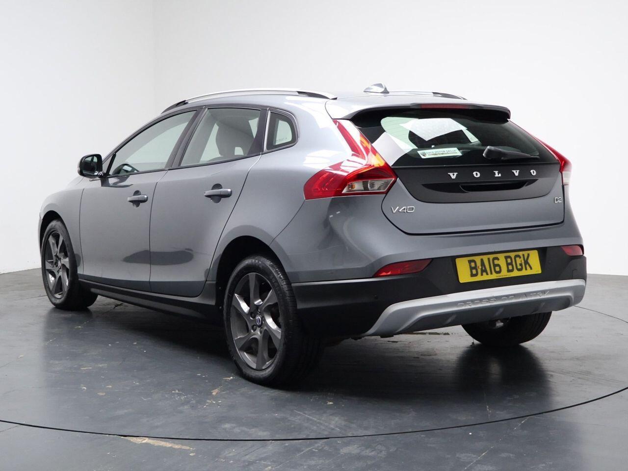 Volvo V40 CROSS COUNTRY - Image 9