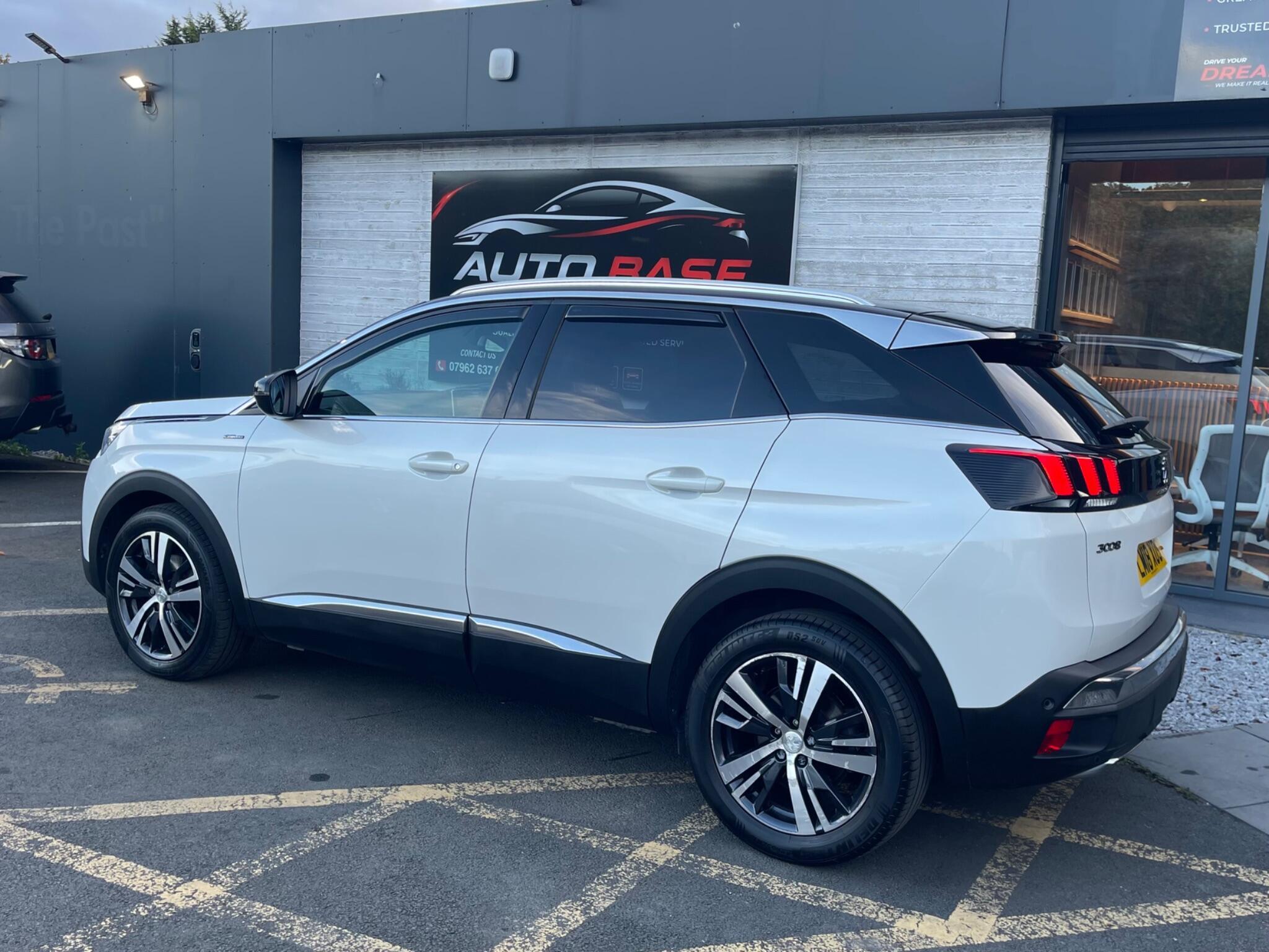 Peugeot 3008 - Image 9
