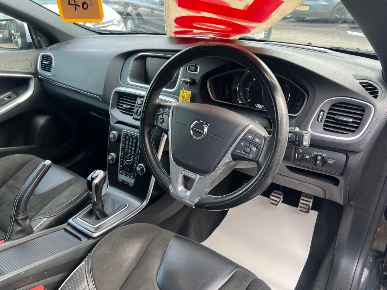 Volvo V40 - Image 14