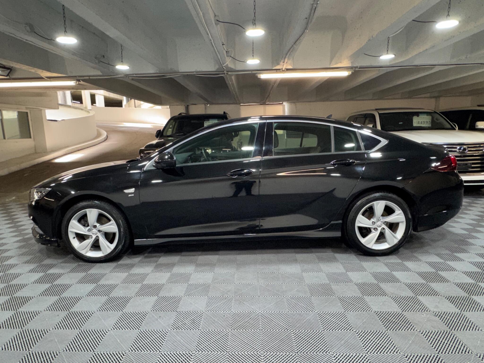 Vauxhall Insignia - Image 2