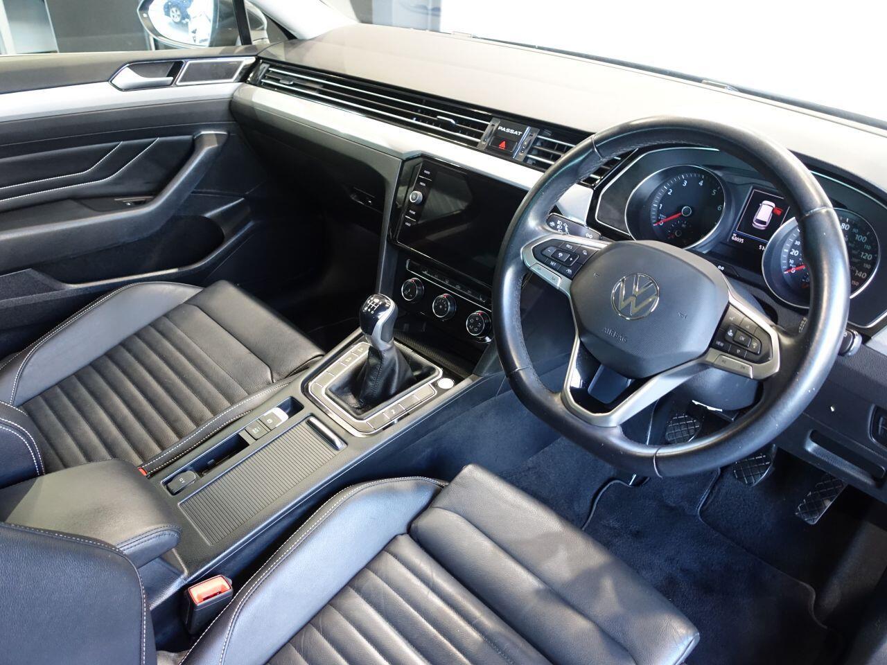 Volkswagen Passat - Image 3