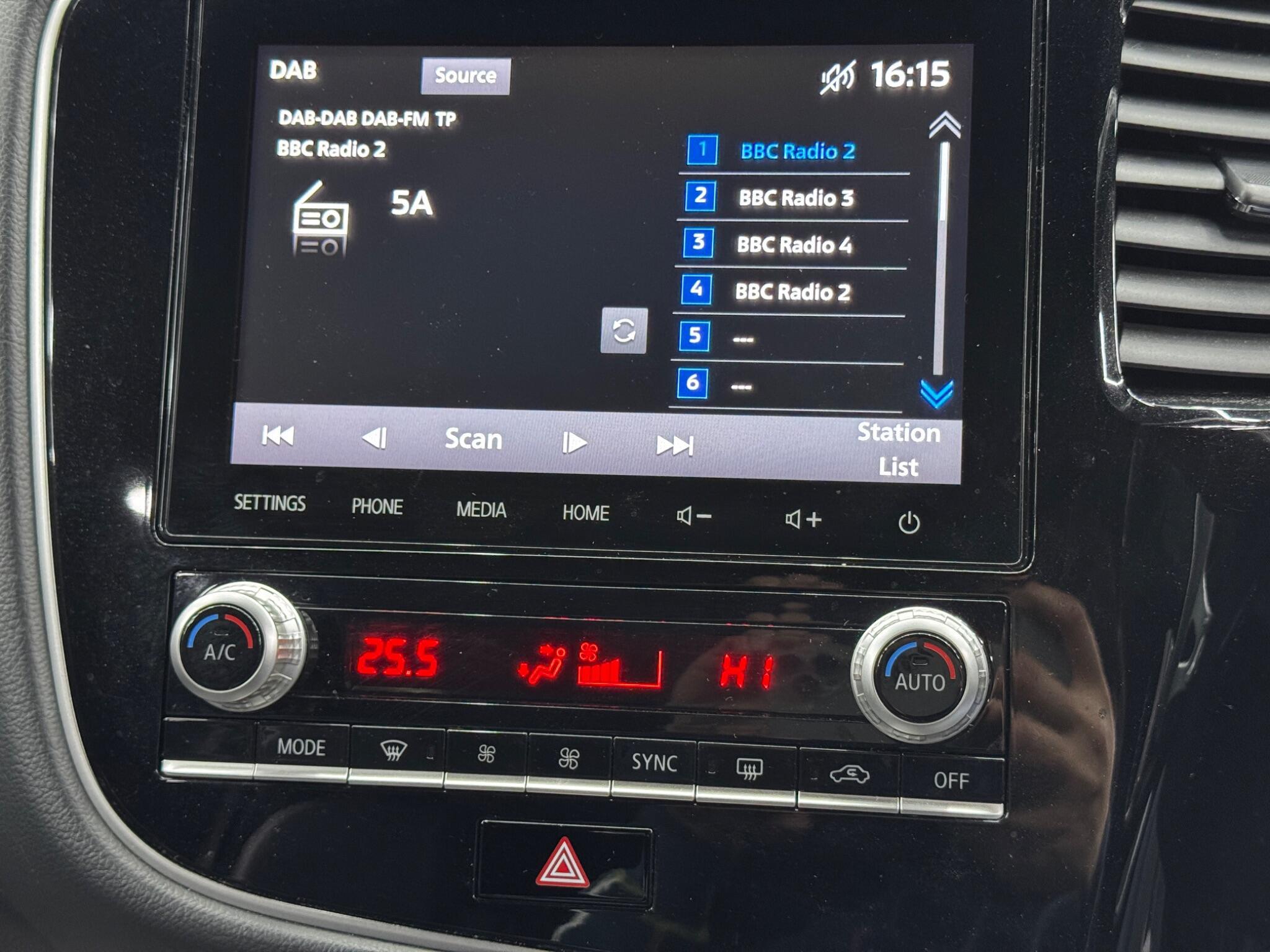 Mitsubishi Outlander - Image 30