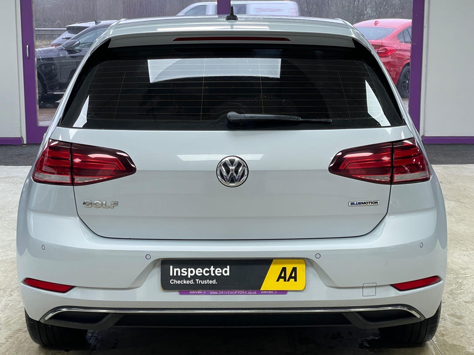 Volkswagen Golf - Image 10