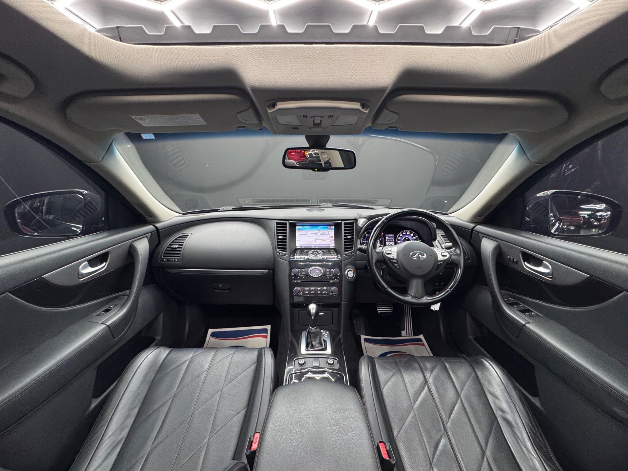 Infiniti QX70 - Image 17