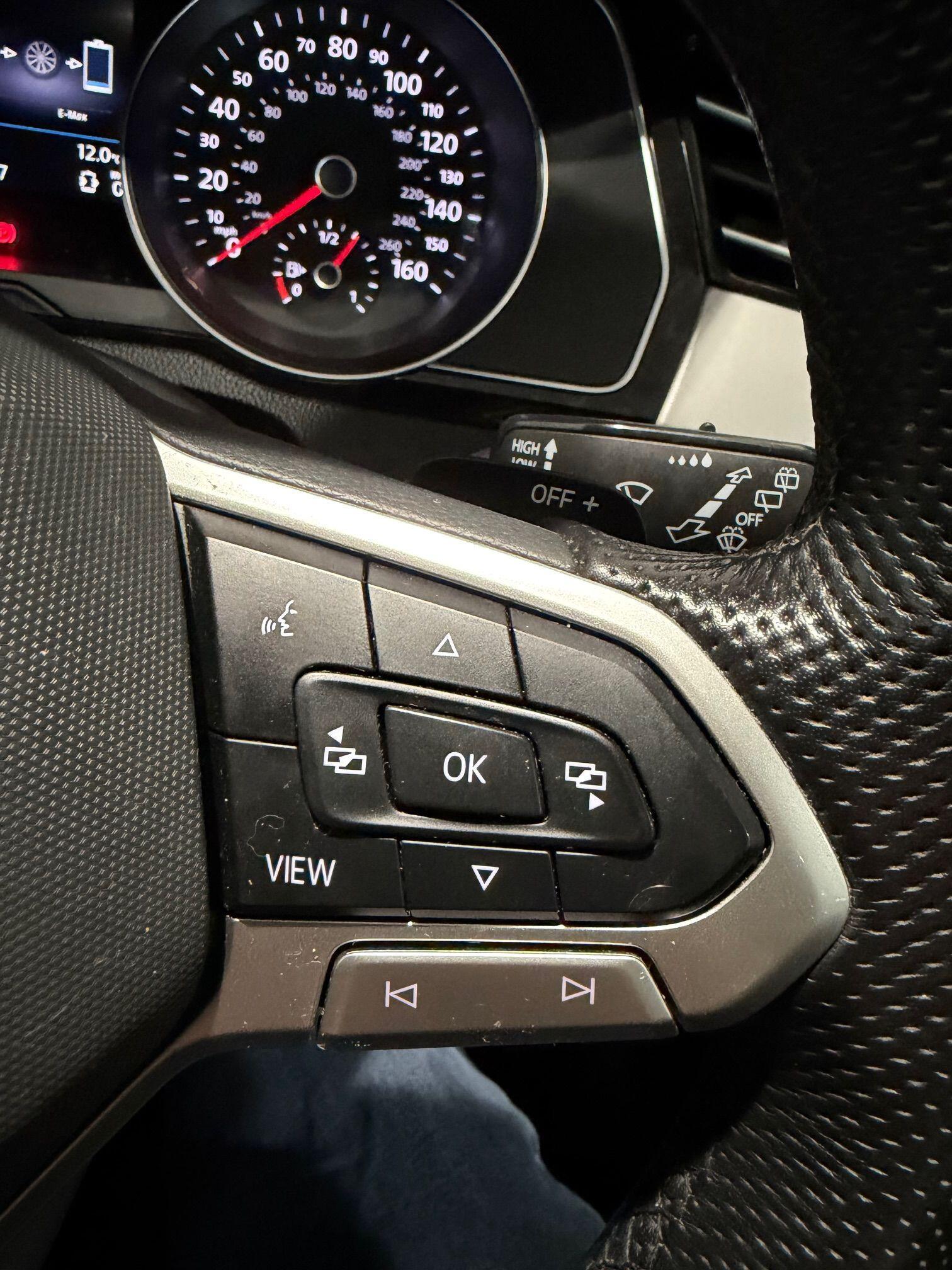 Volkswagen Passat - Image 18
