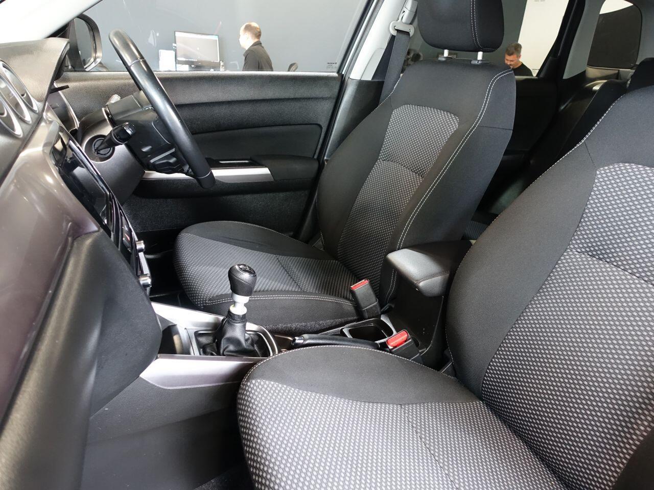 Suzuki Vitara - Image 12