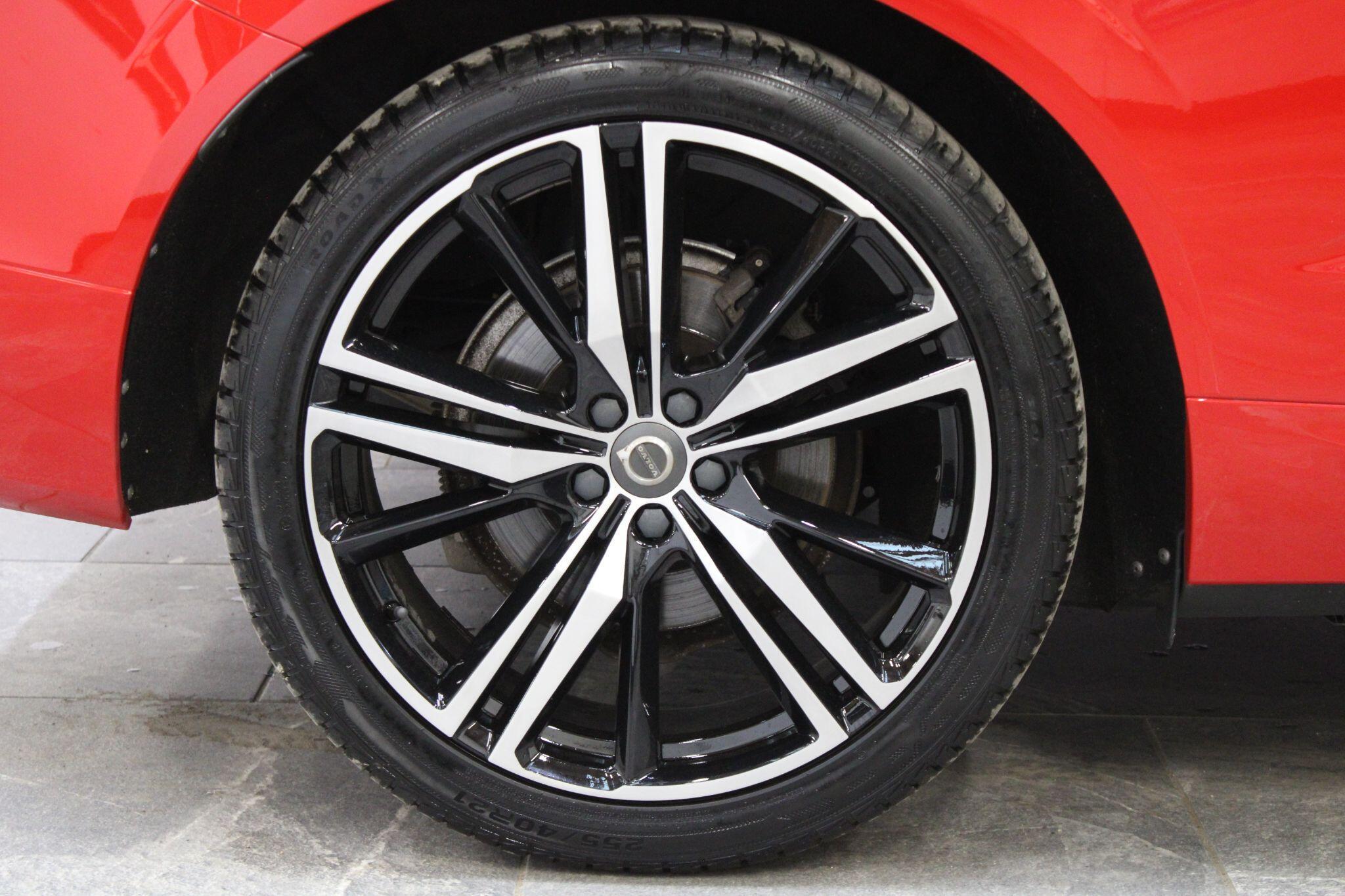 Volvo XC60 - Image 10