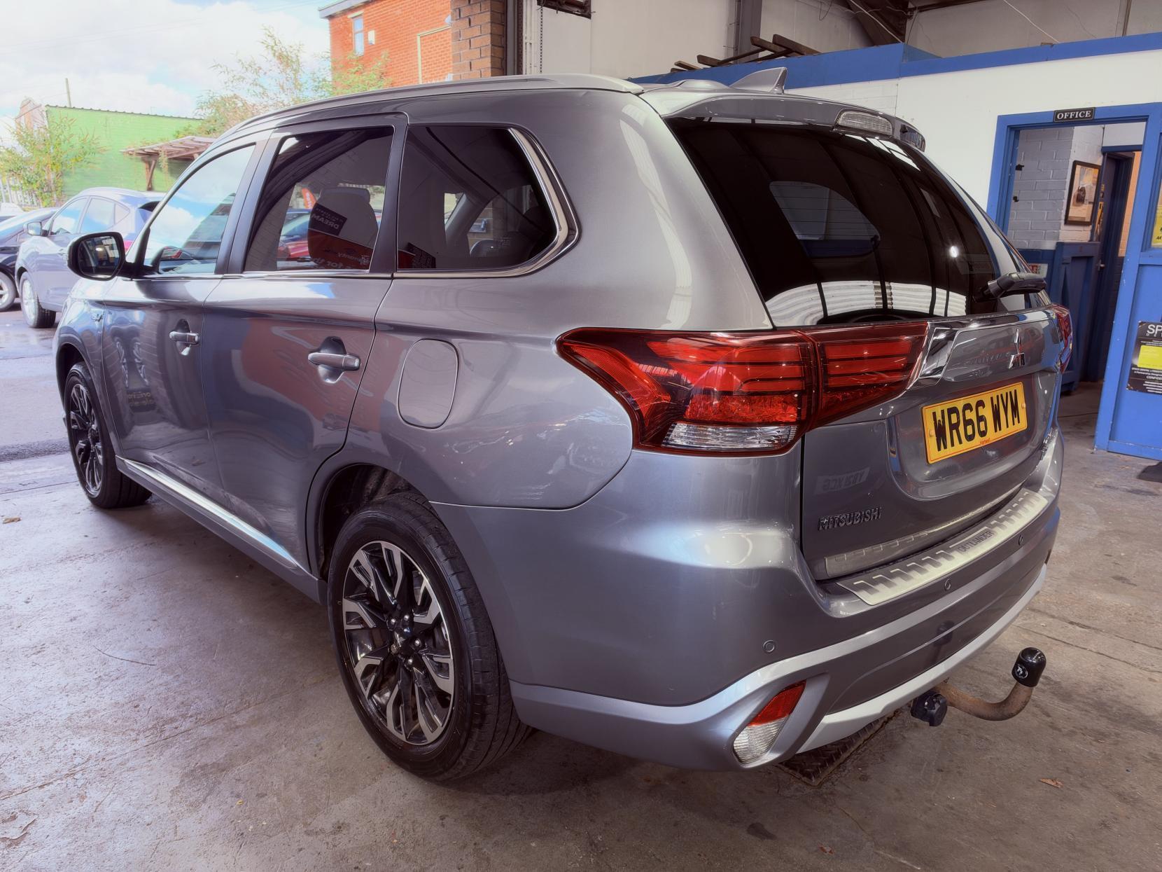 Mitsubishi Outlander - Image 6