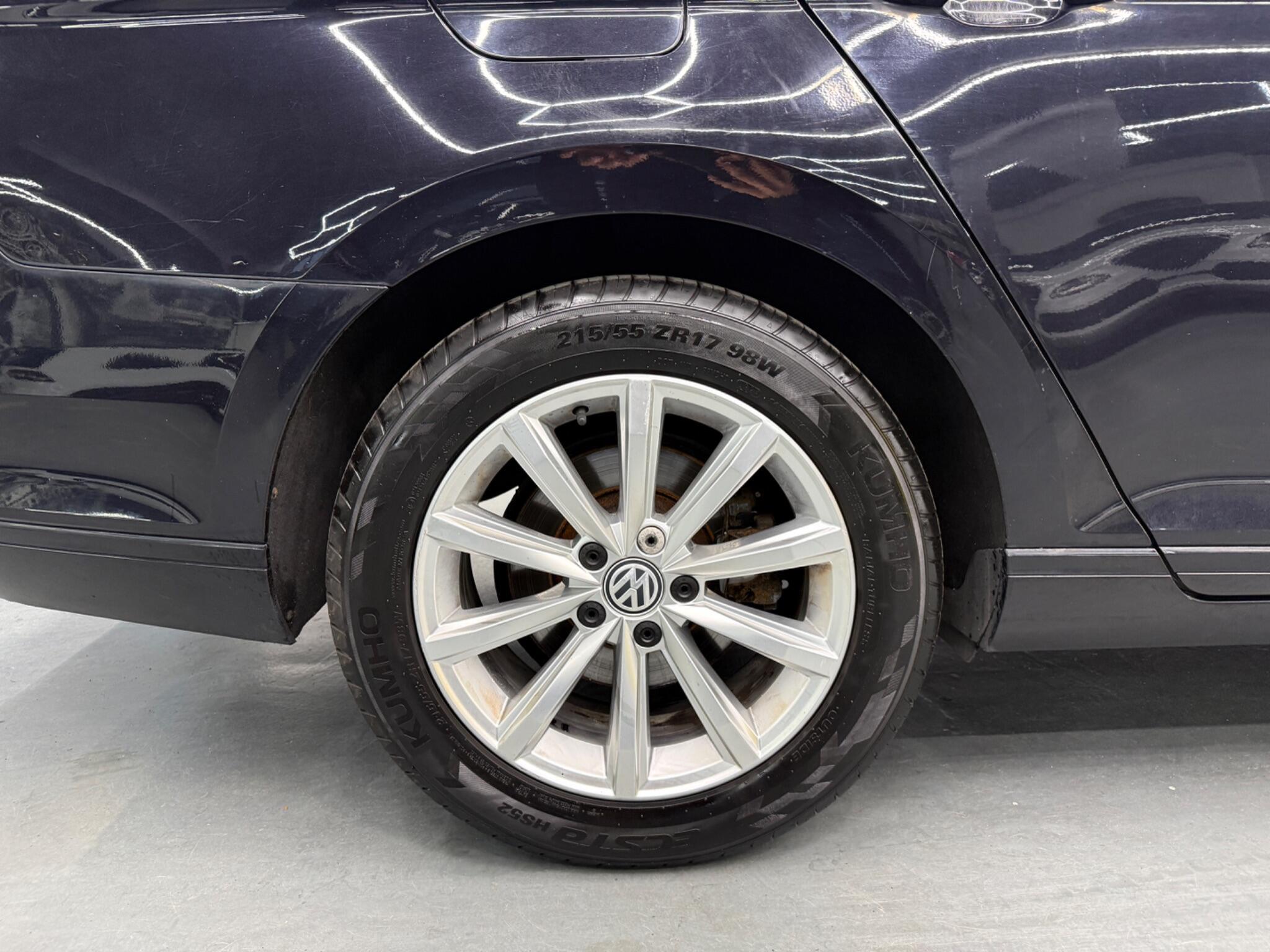 Volkswagen Passat - Image 15