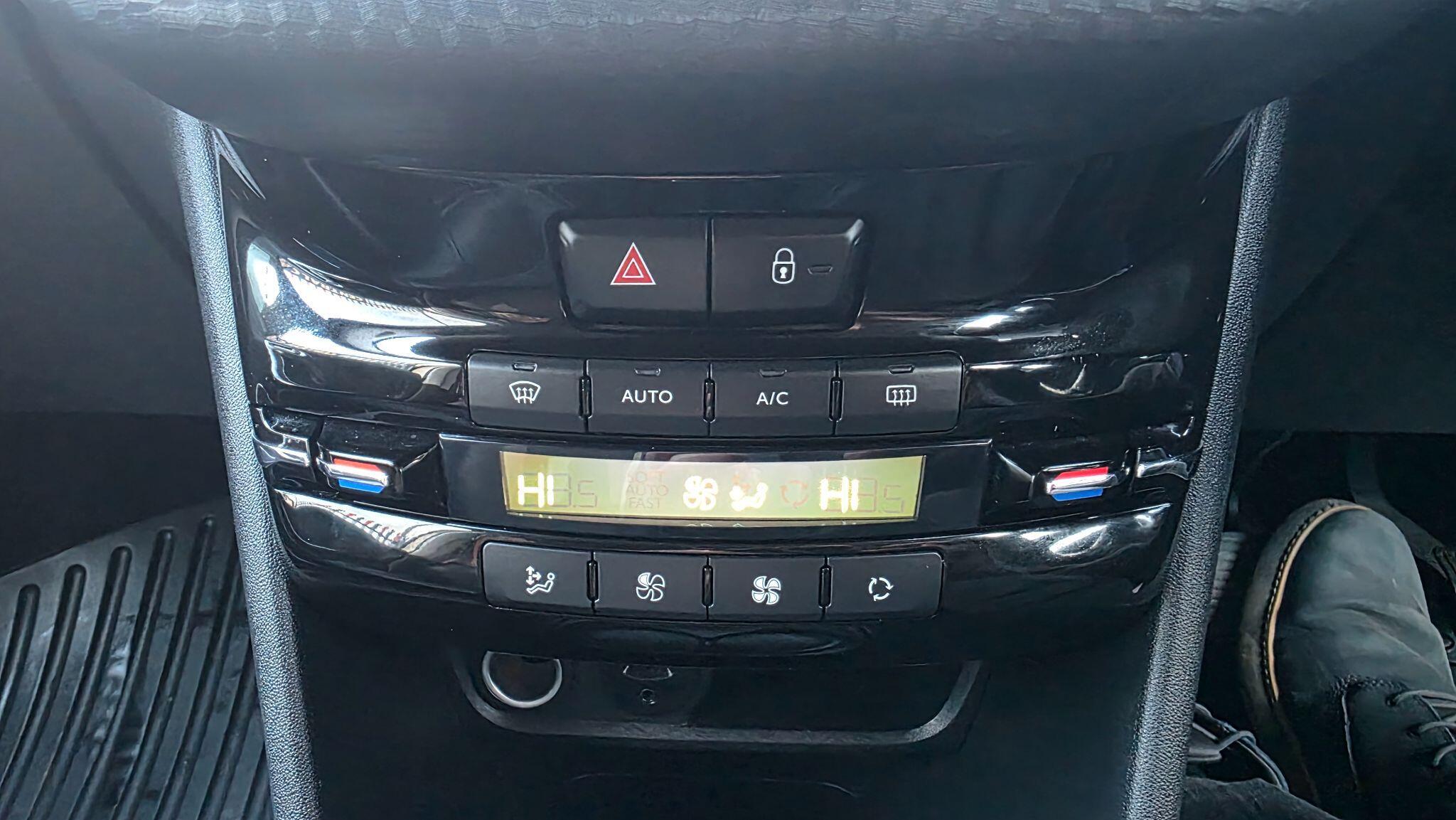 Peugeot 2008 - Image 41