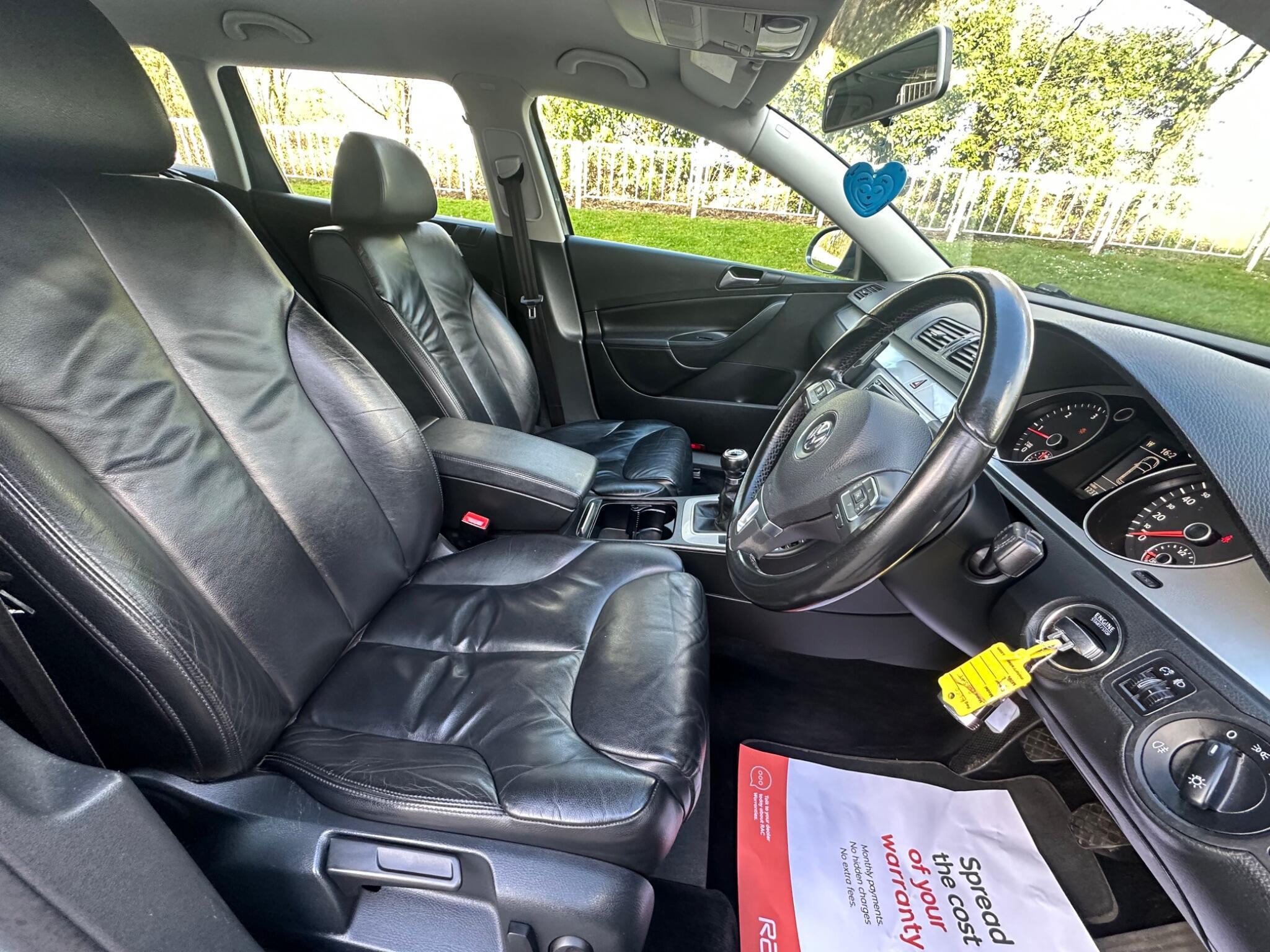 Volkswagen Passat - Image 29