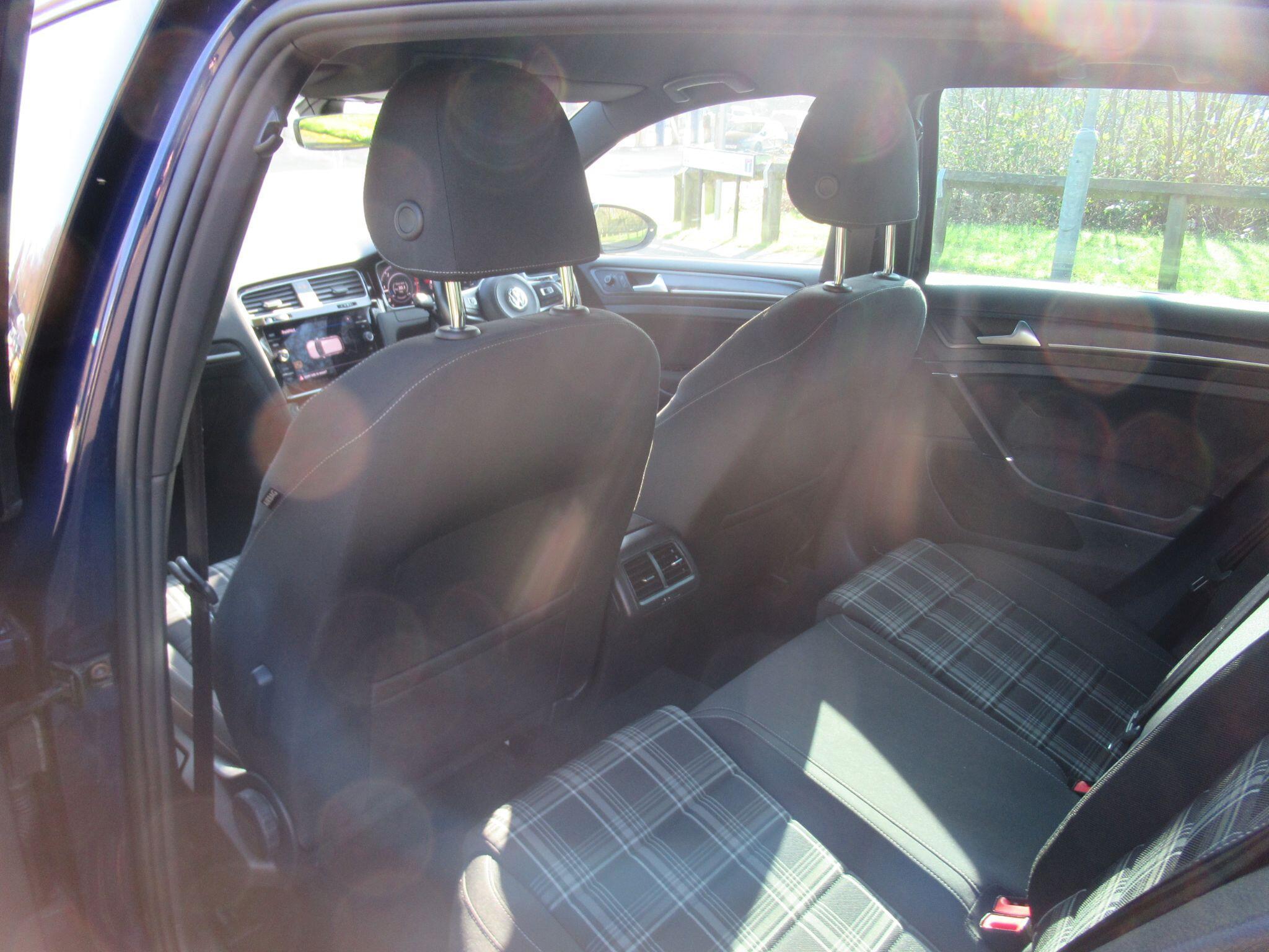 Volkswagen Golf - Image 17