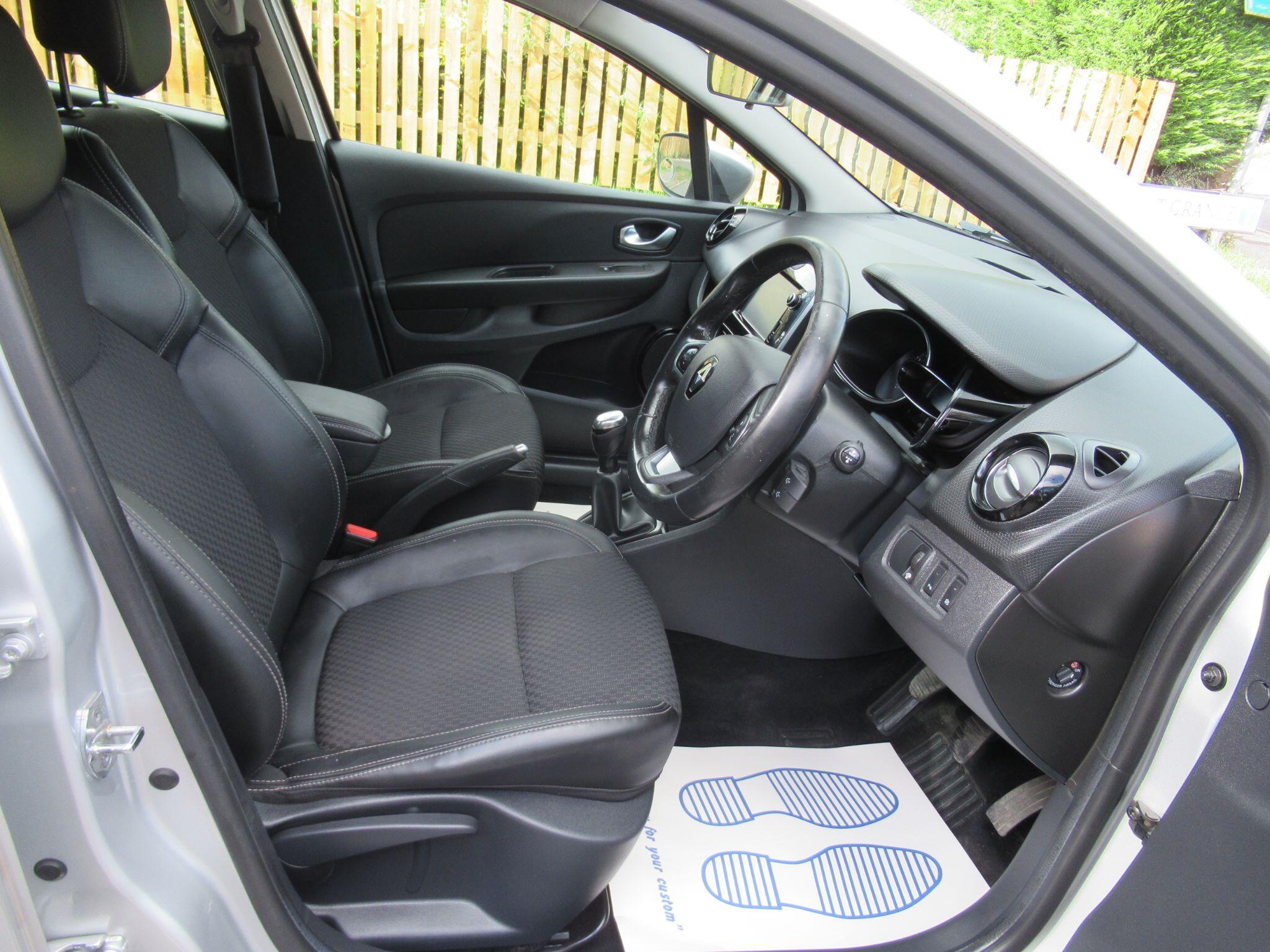 Renault Clio - Image 16