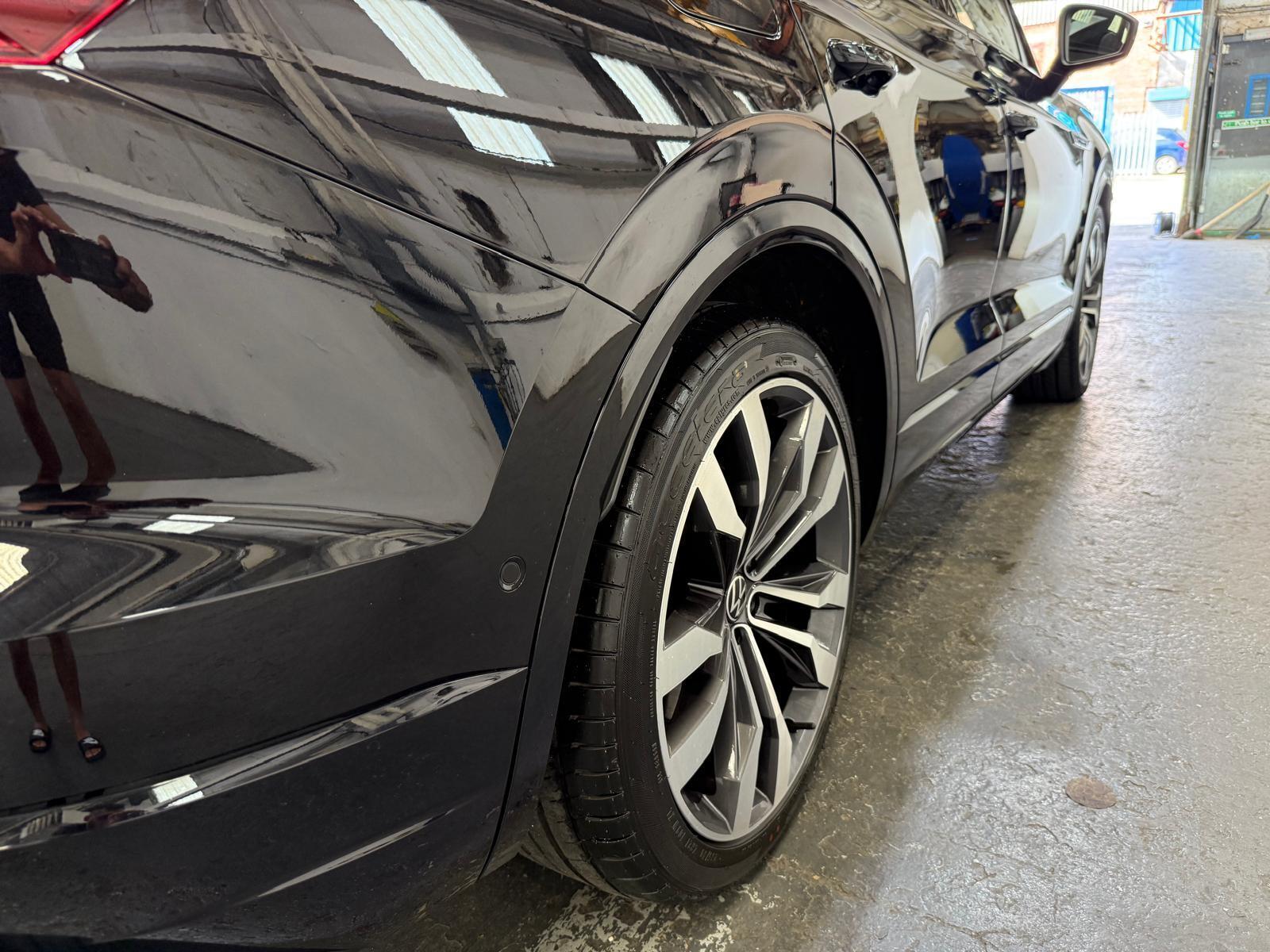 Volkswagen Touareg - Image 18