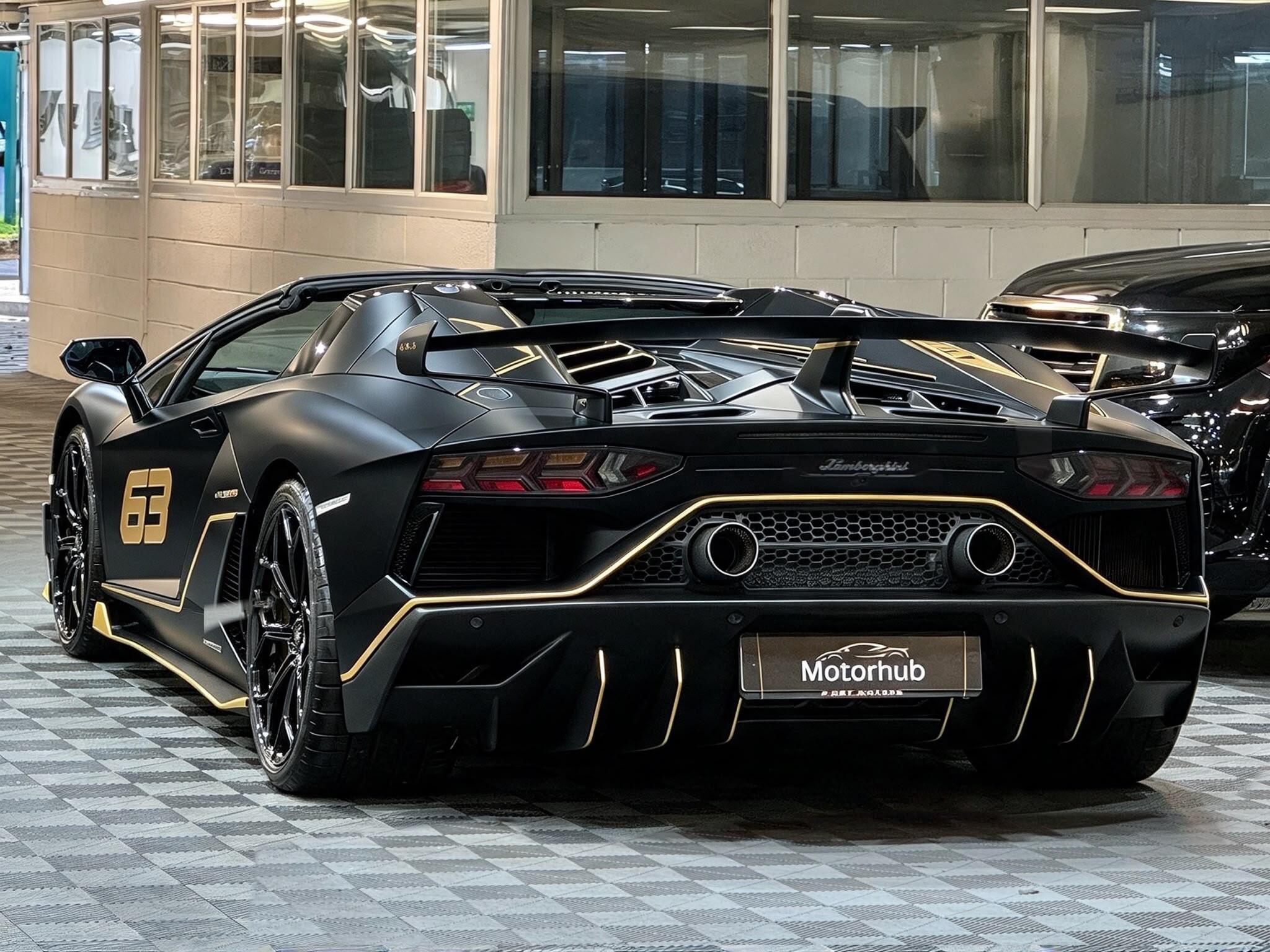 Lamborghini Aventador - Image 3