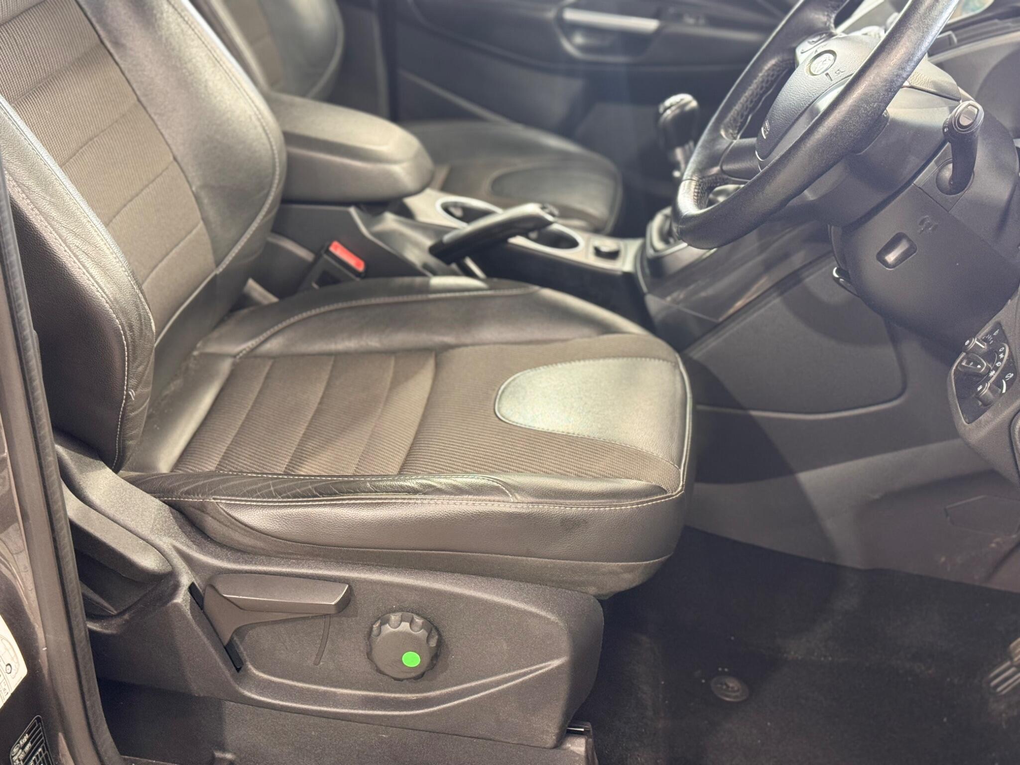 Ford Kuga - Image 21