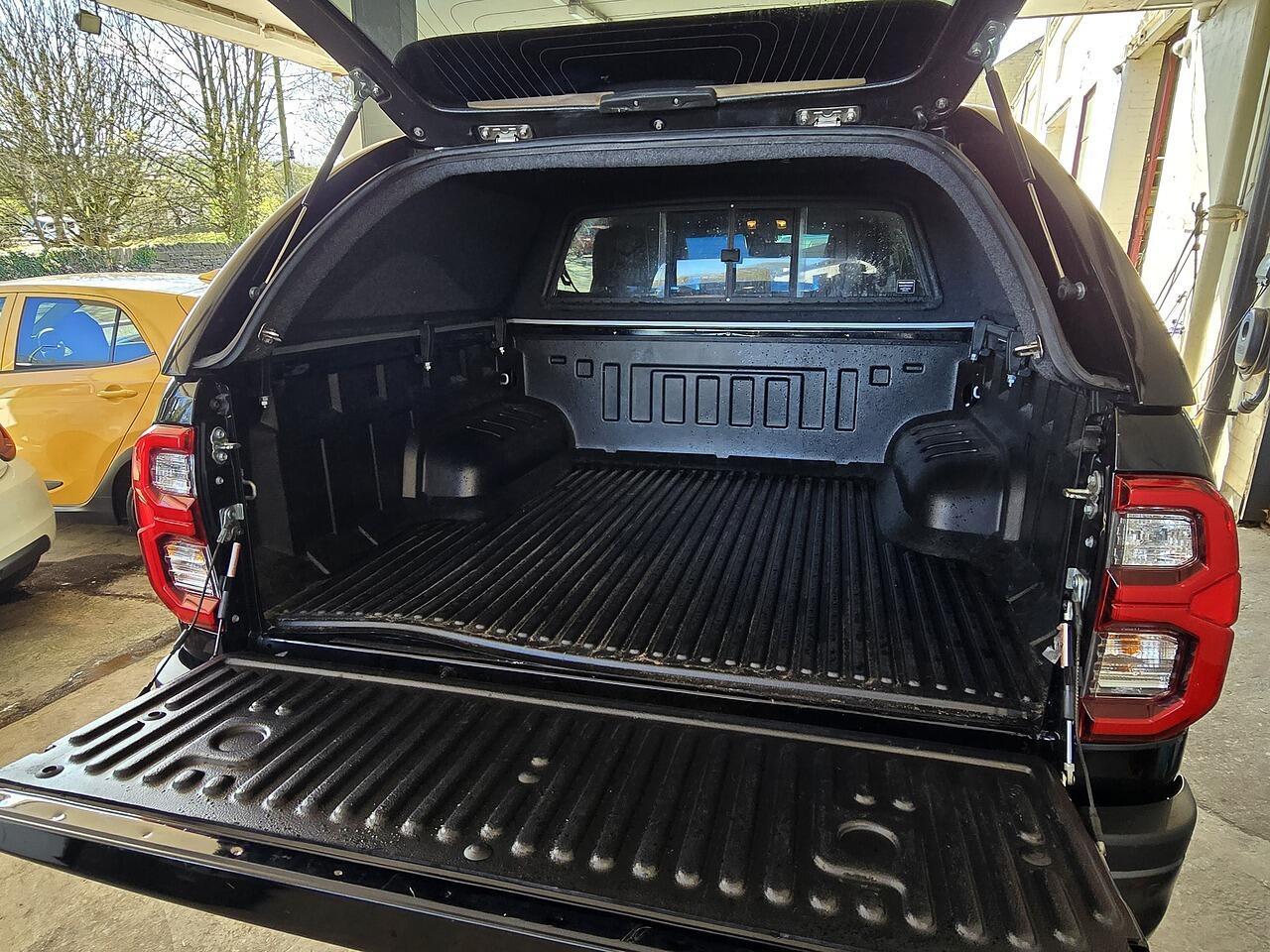 Toyota Hilux - Image 7