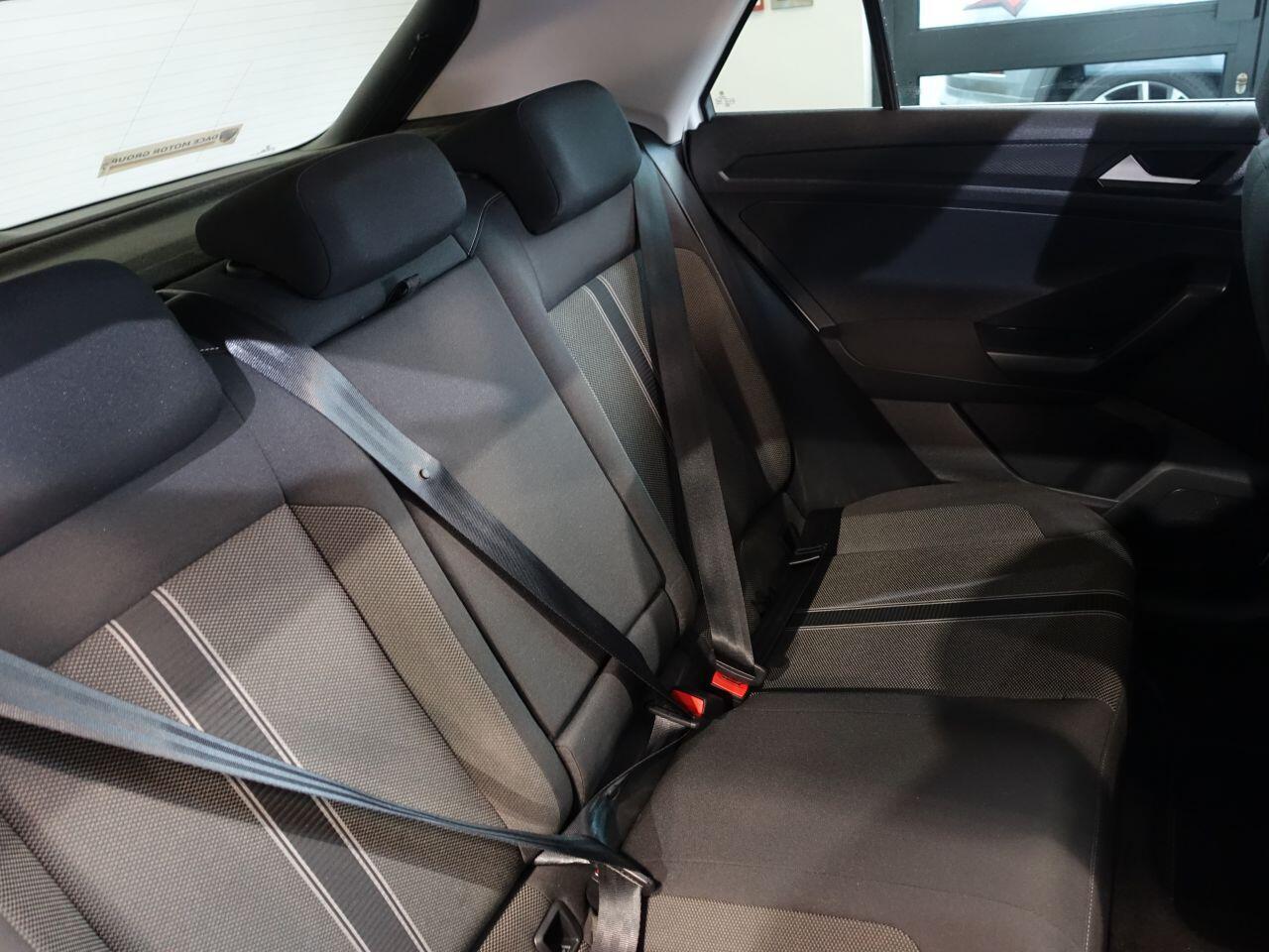Volkswagen T-Roc - Image 20