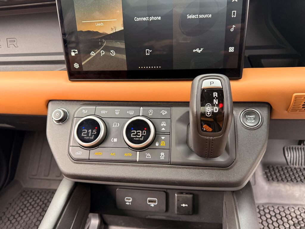 Land Rover Defender 90 - Image 56