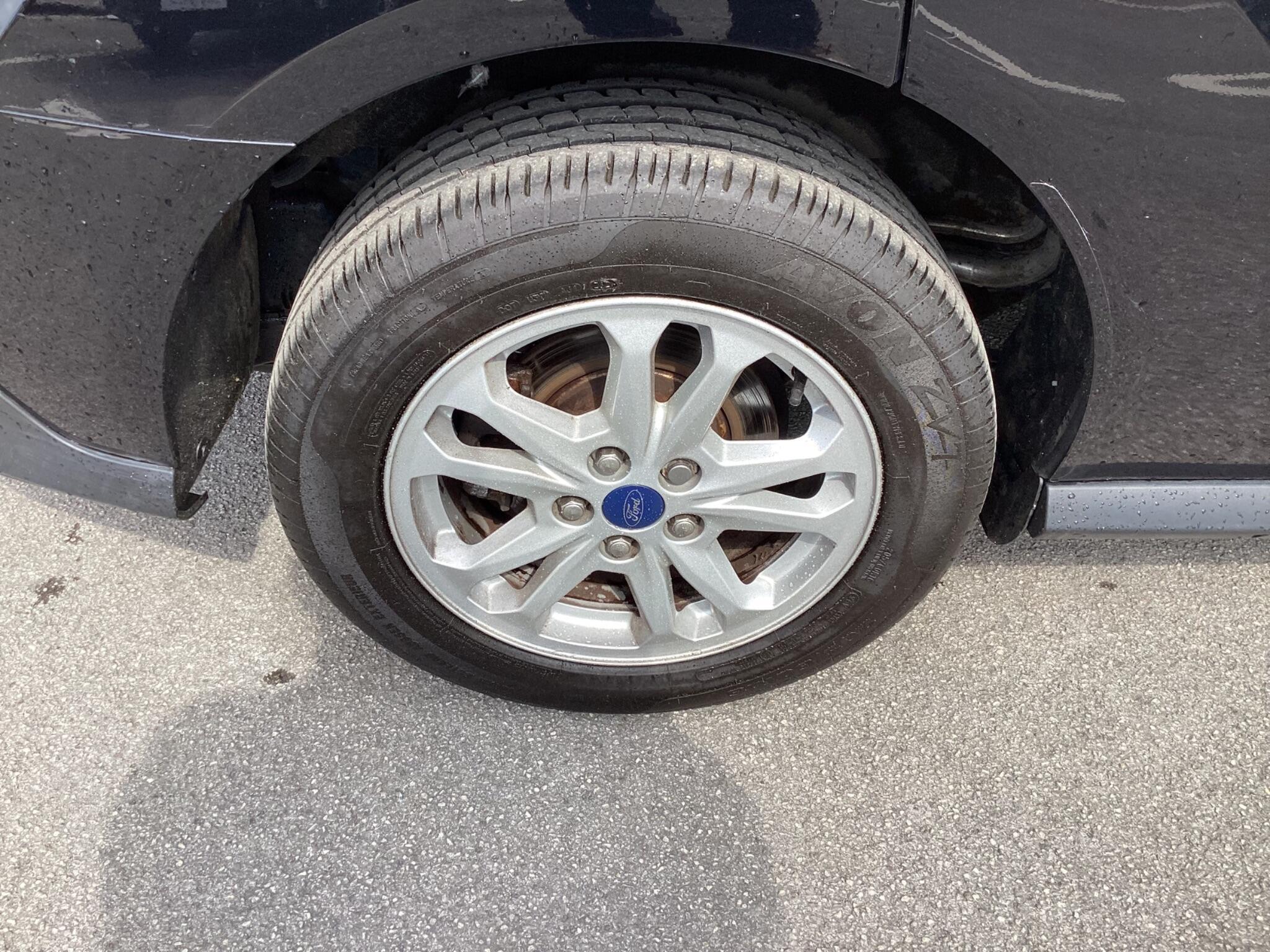 Ford Transit Connect - Image 9