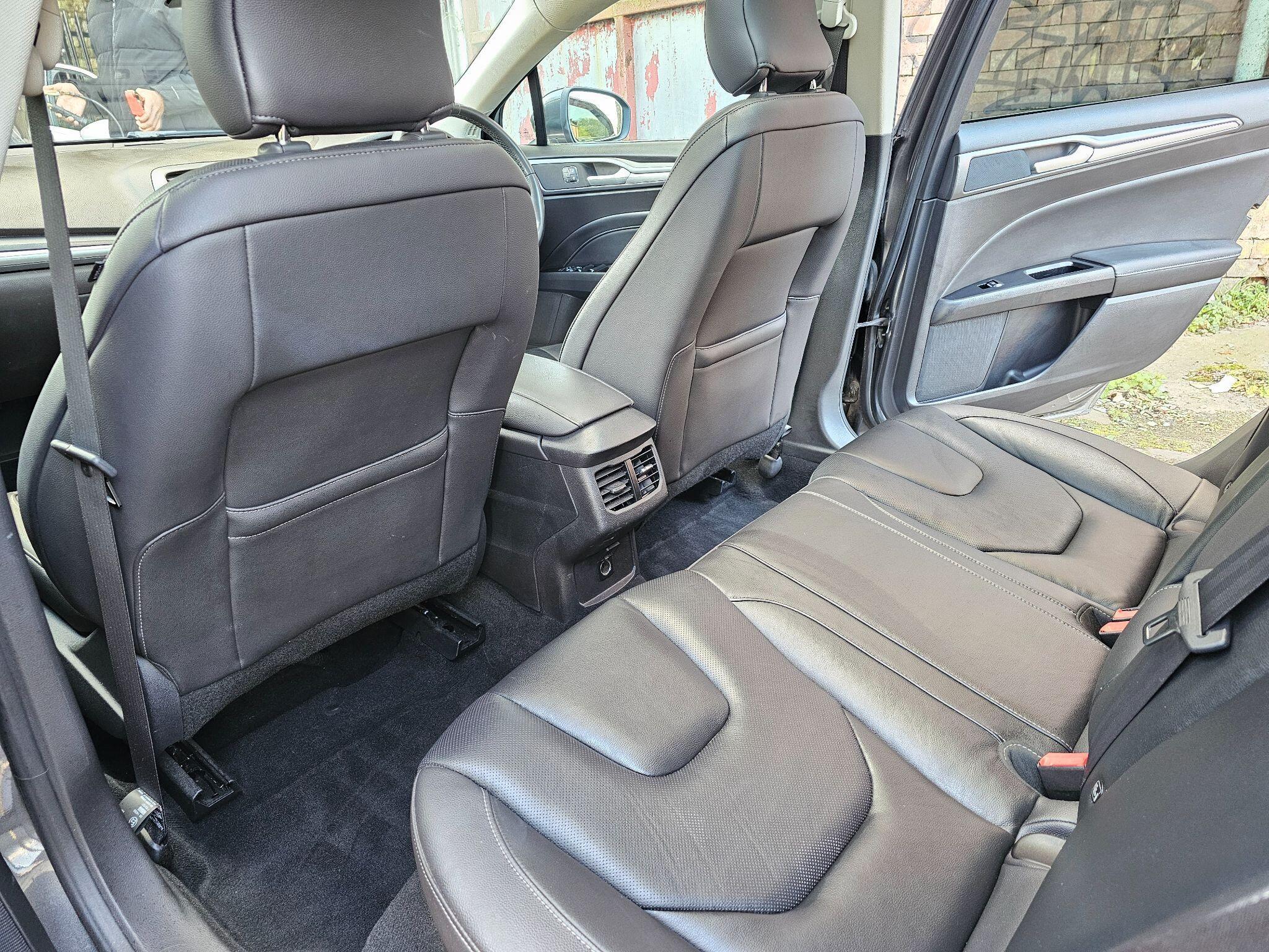 Ford Mondeo - Image 22