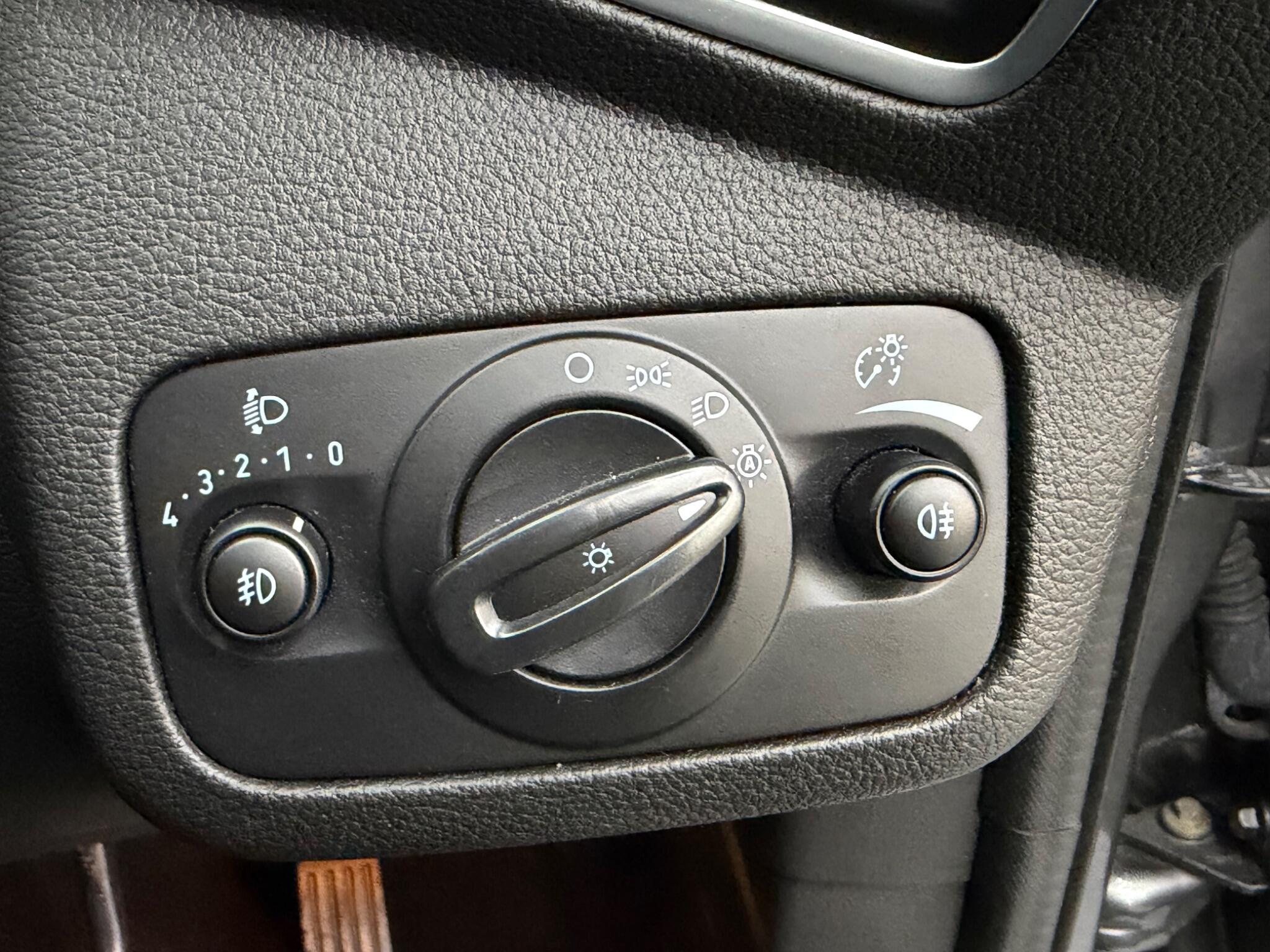 Ford Kuga - Image 24