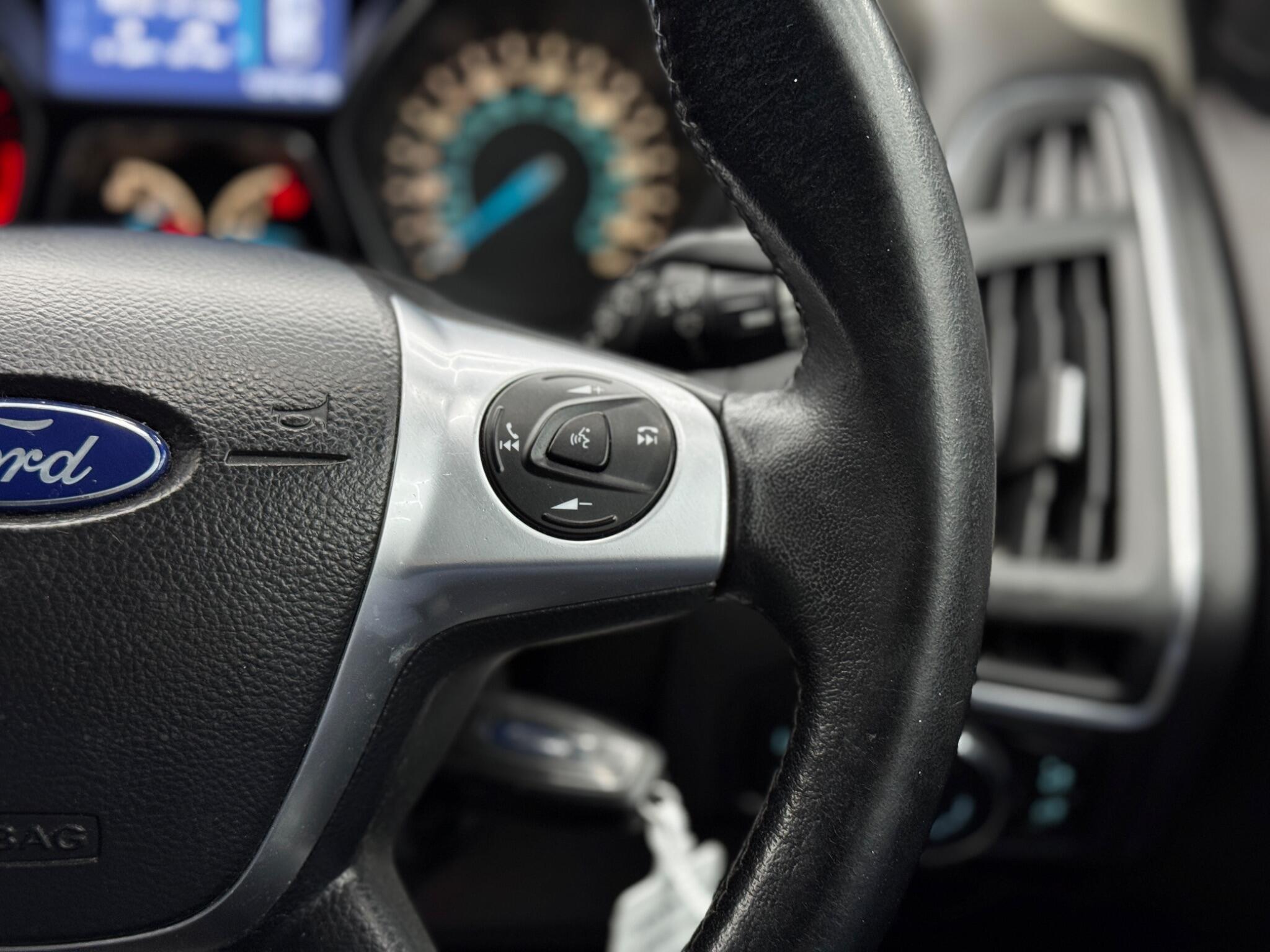 Ford Focus - Image 18