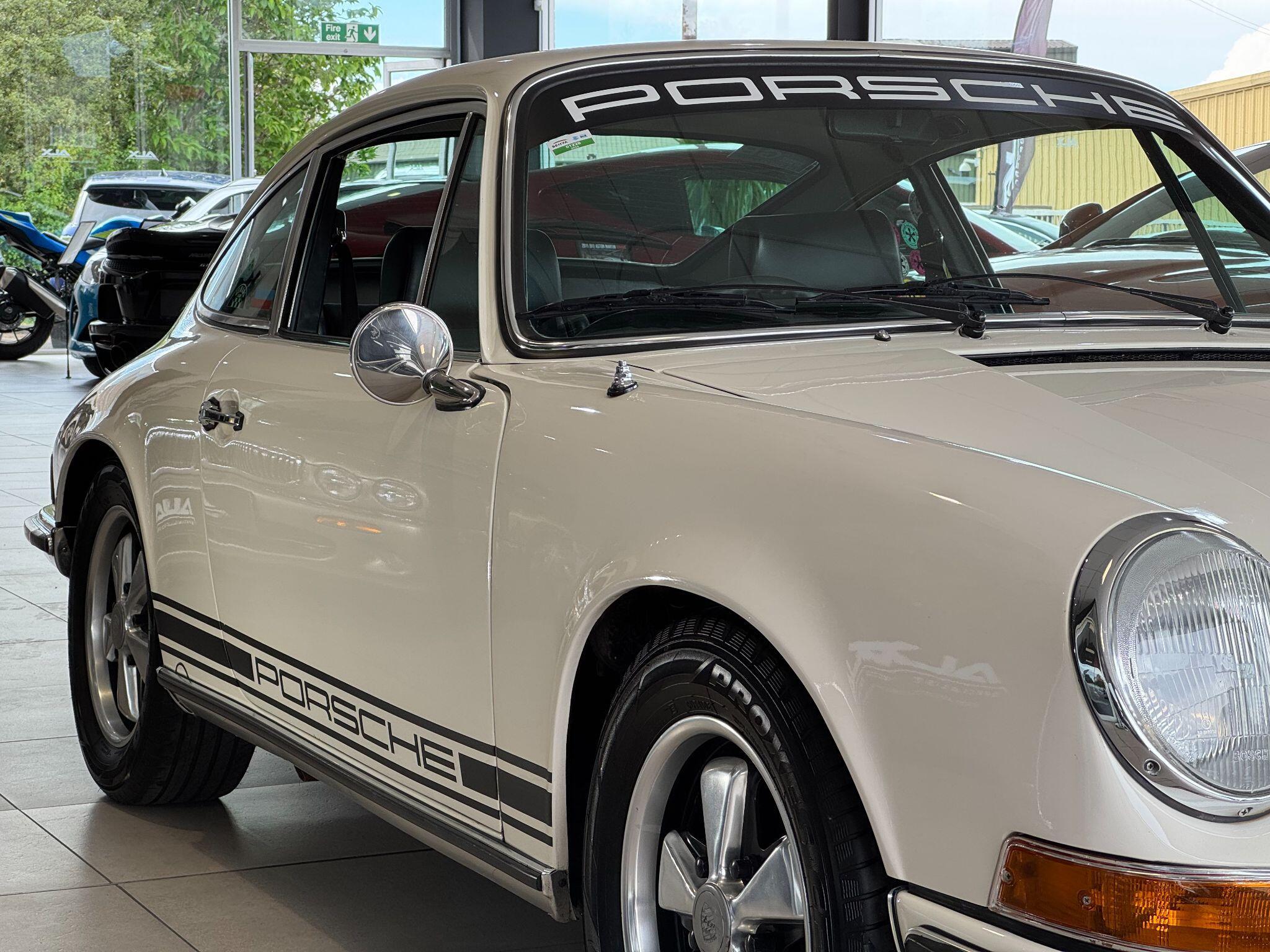 Porsche 911 - Image 4