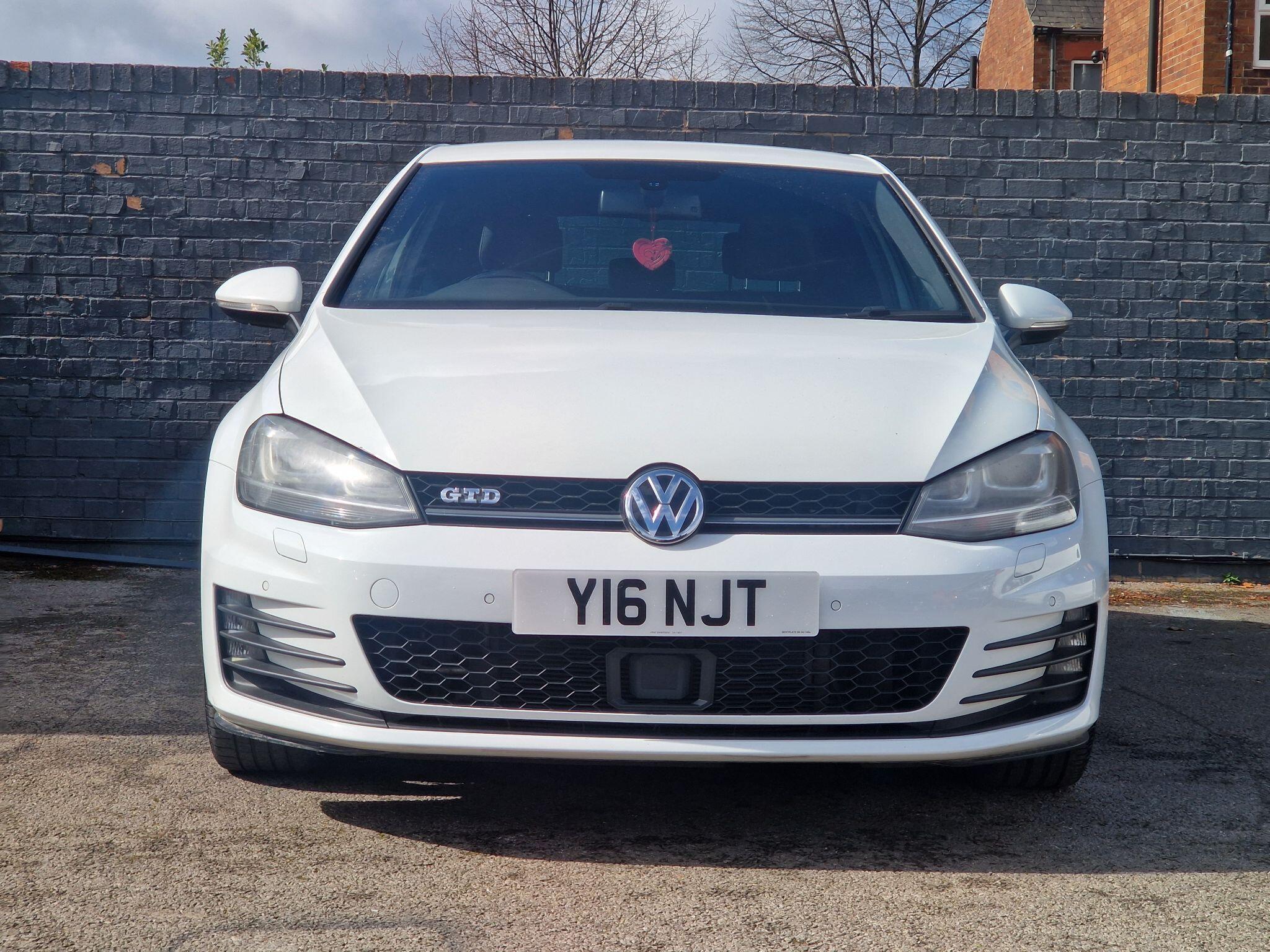 Volkswagen Golf - Image 17