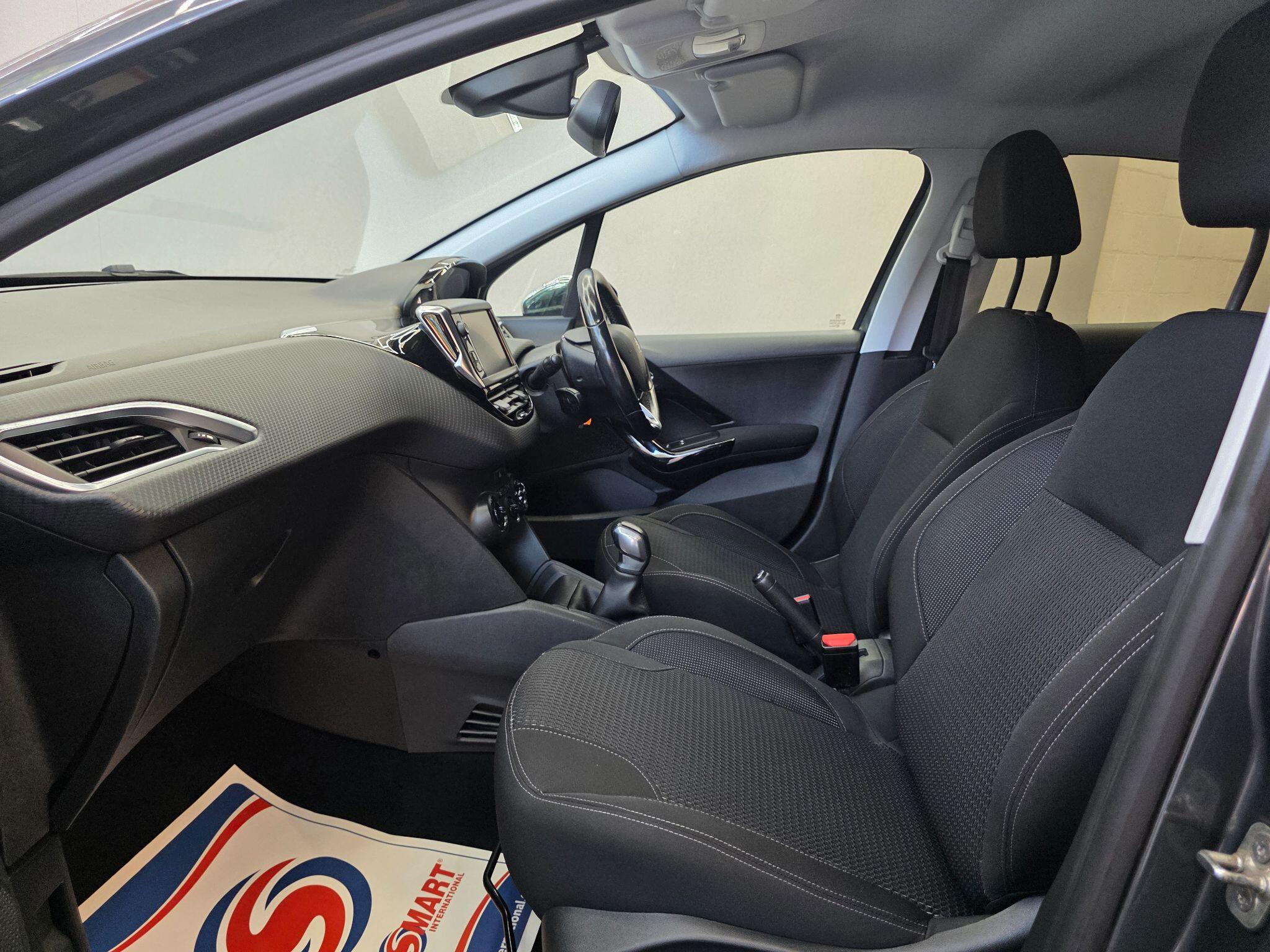 Peugeot 208 - Image 18