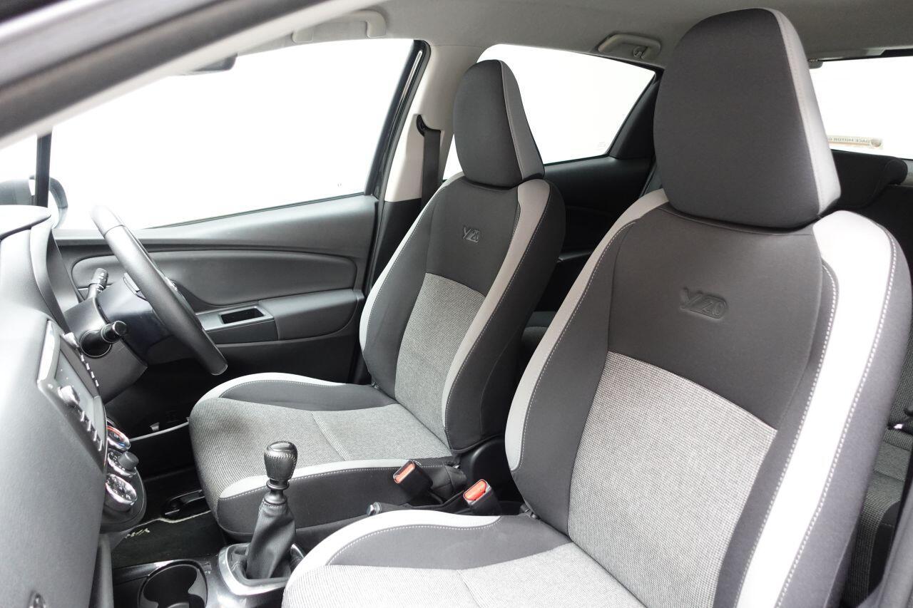 Toyota Yaris - Image 17