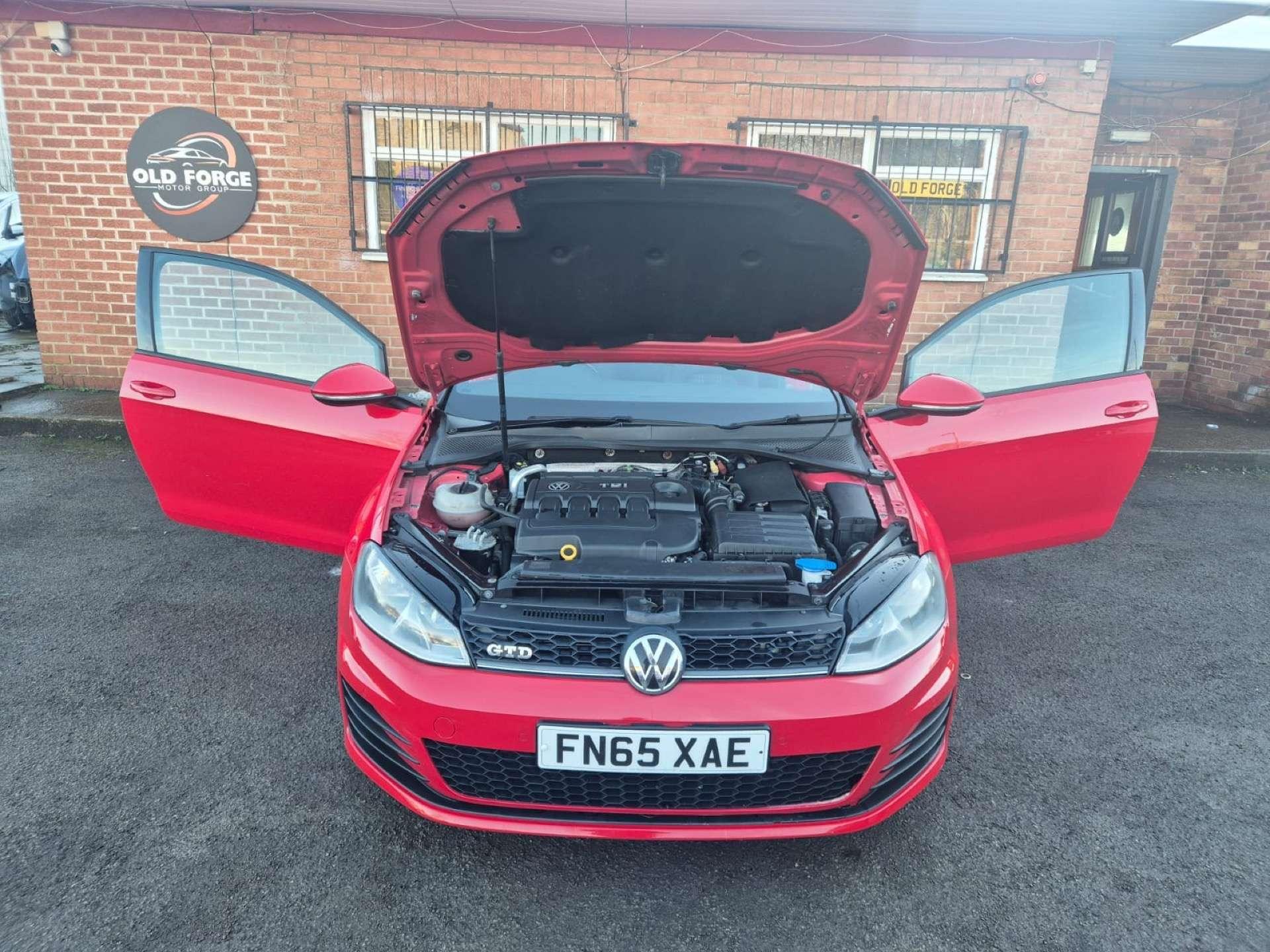 Volkswagen Golf - Image 12