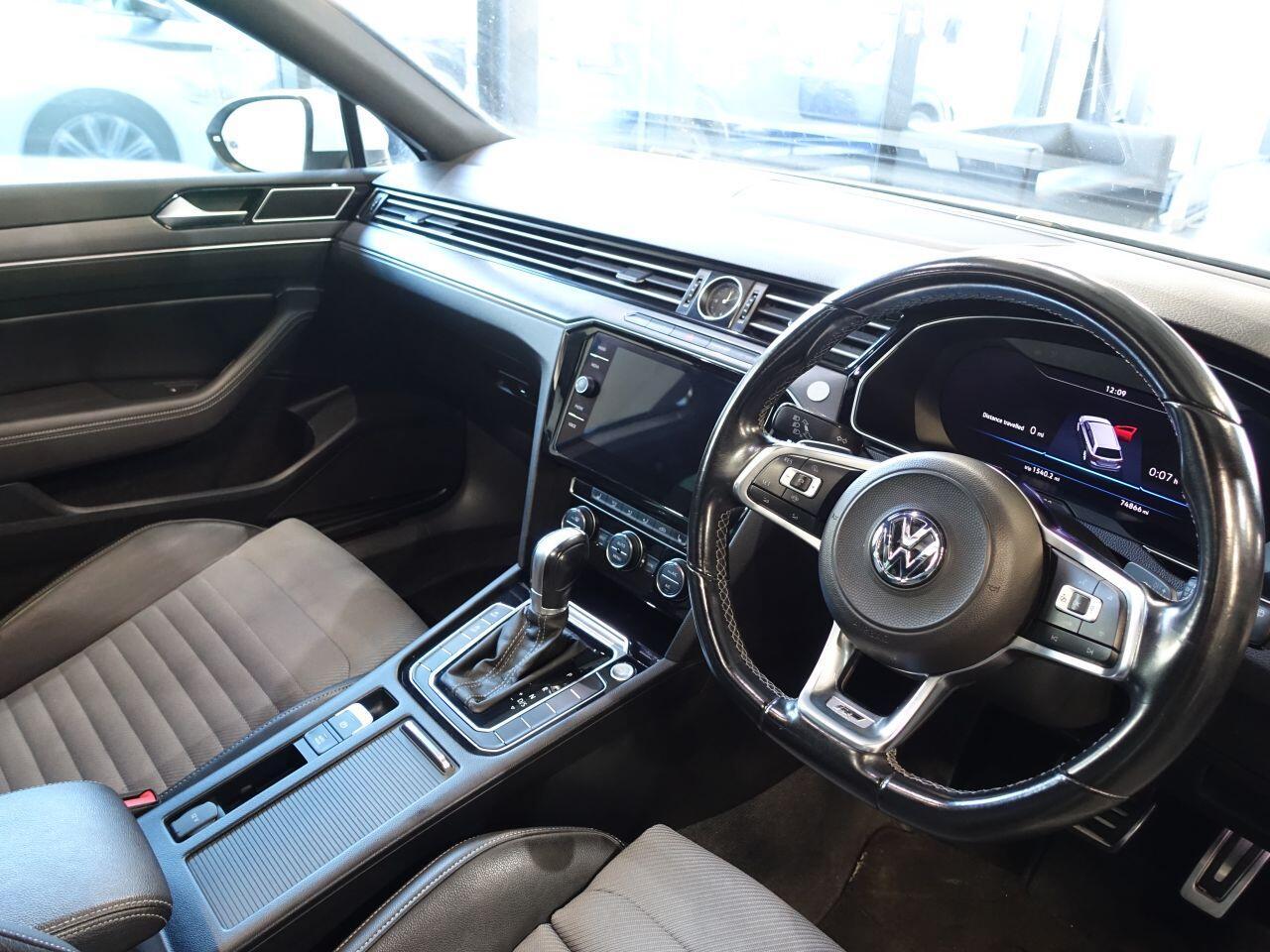 Volkswagen Passat - Image 9