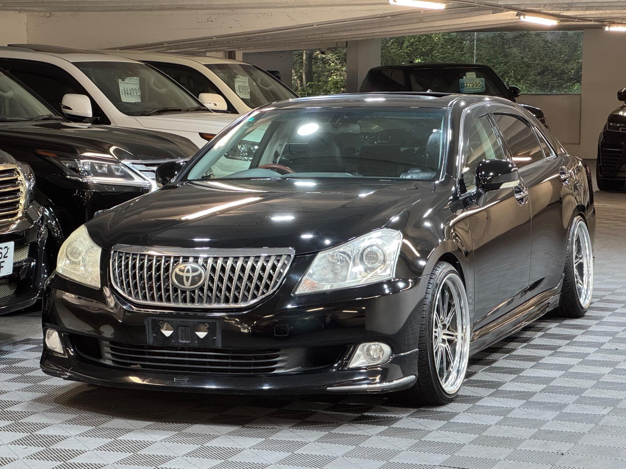 Toyota CROWN - Image 6