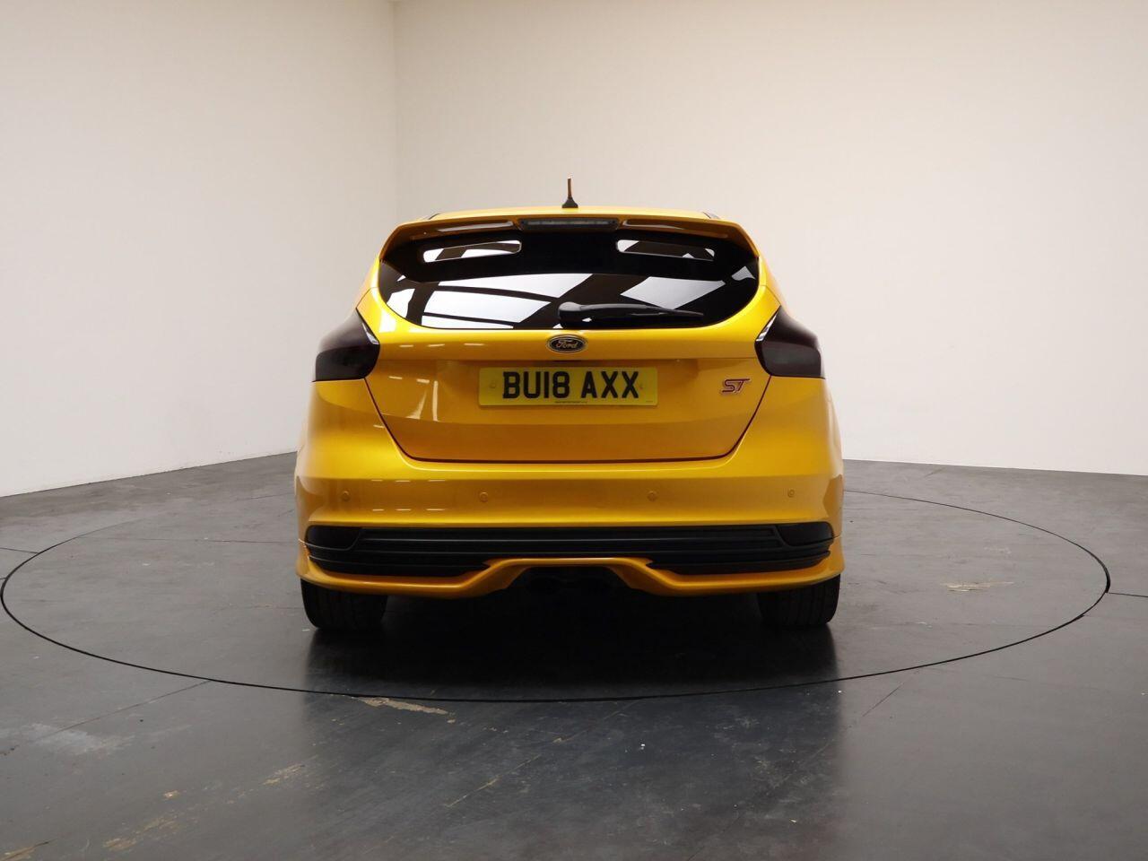 Ford Focus - Image 11