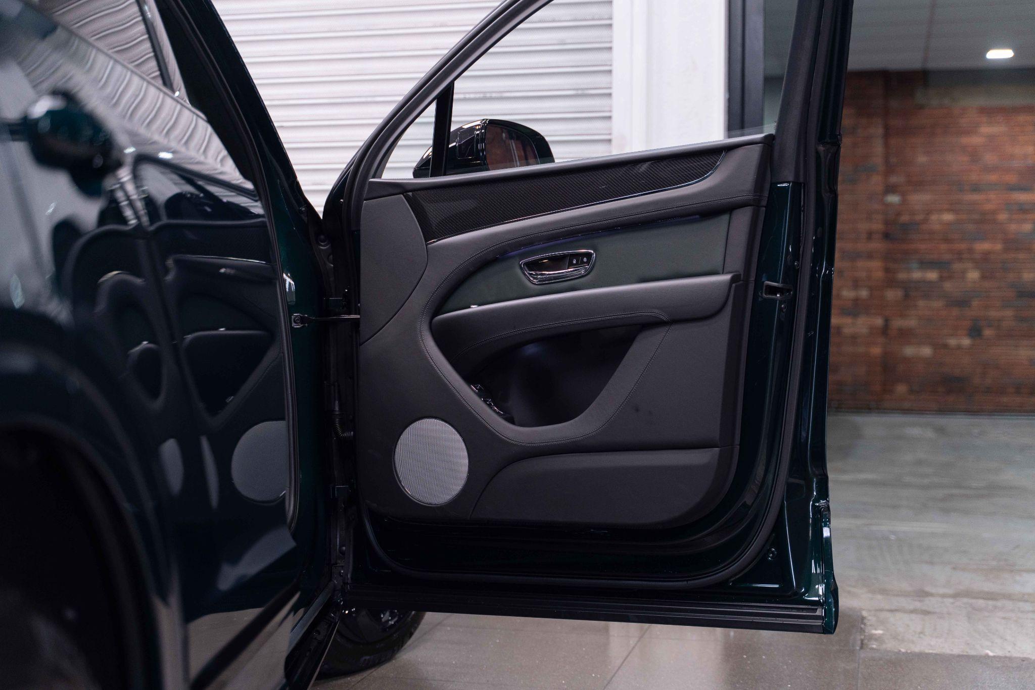 Bentley Bentayga - Image 18