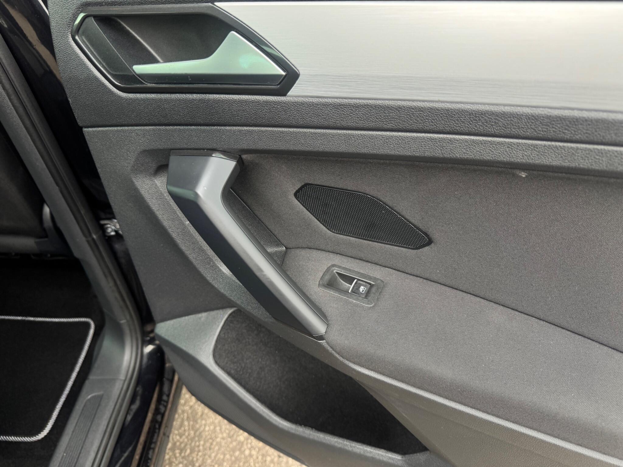 Volkswagen Tiguan - Image 41