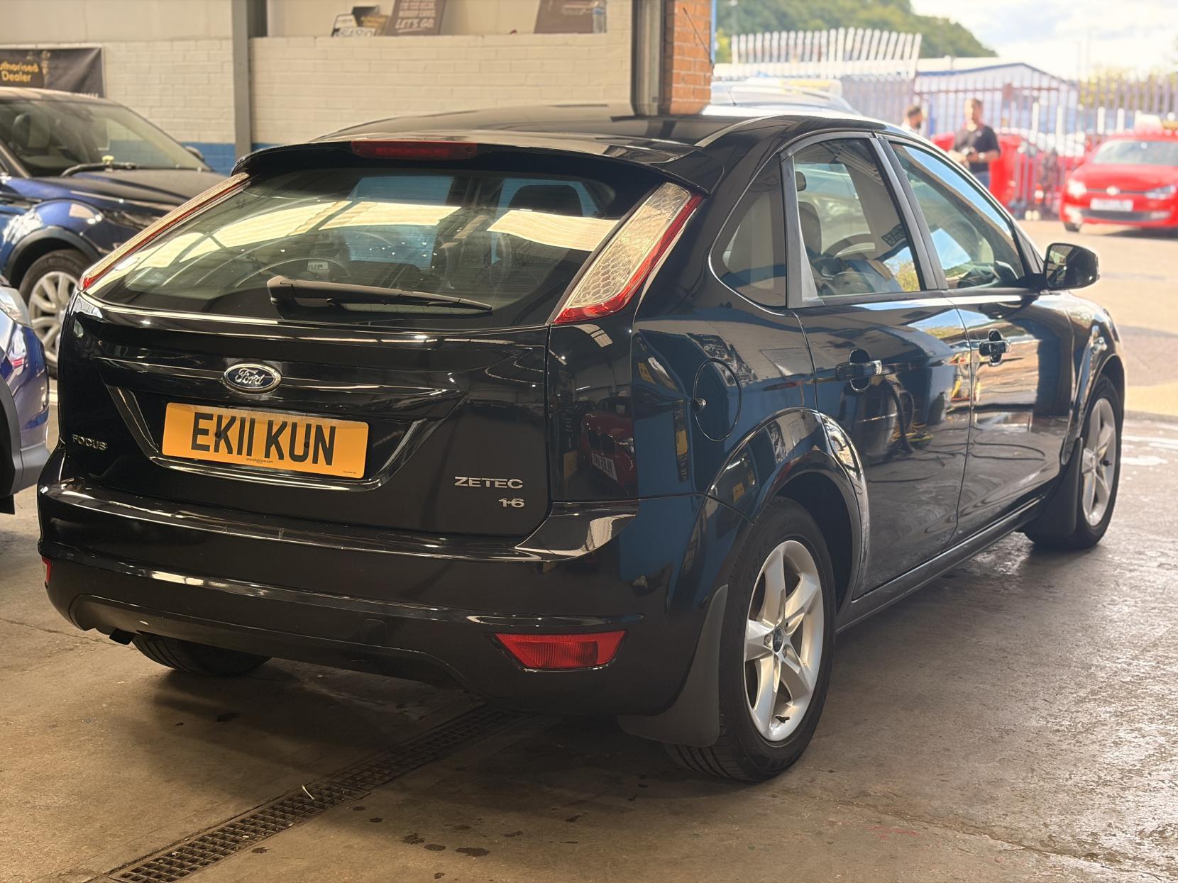 Ford Focus - Image 9