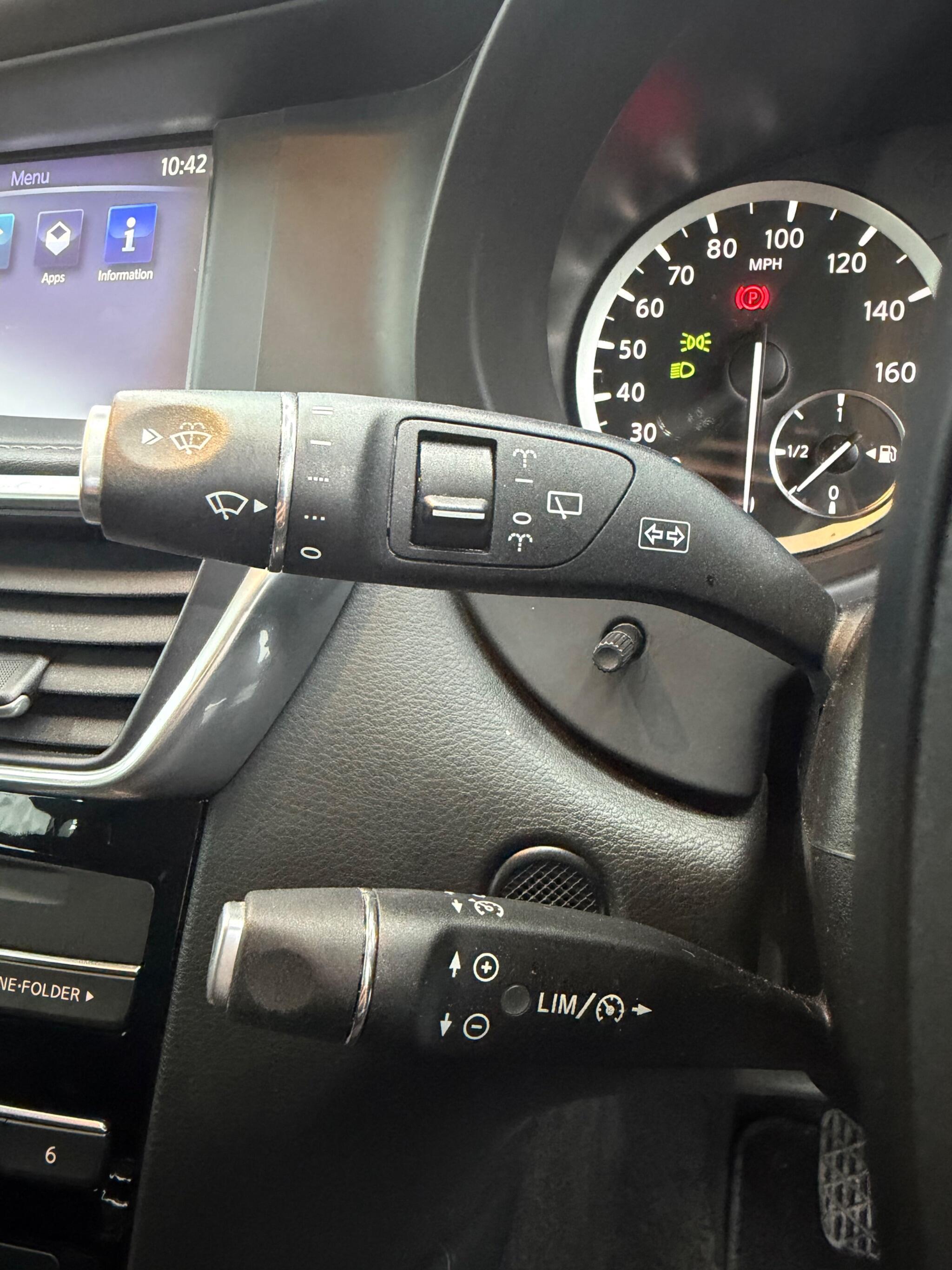 Infiniti Q30 - Image 26