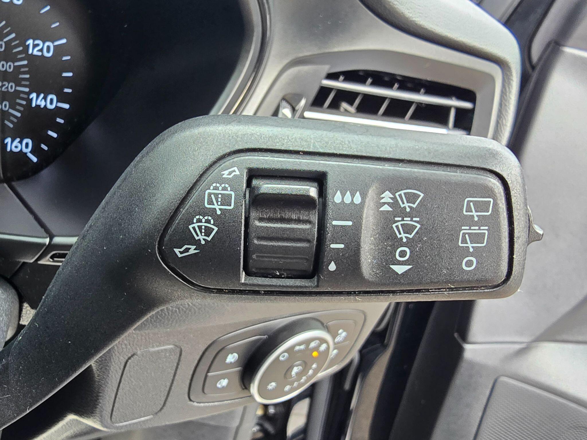 Ford Focus - Image 27