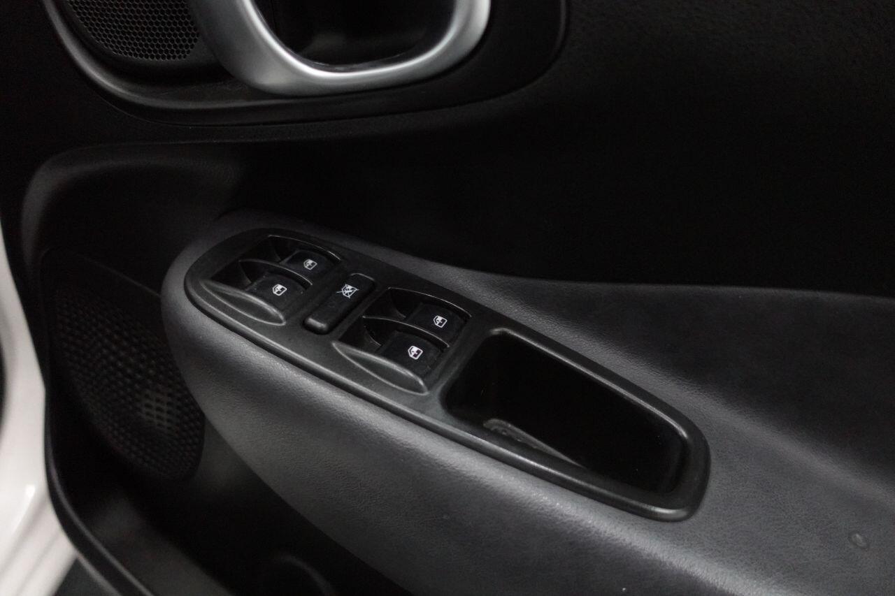Fiat 500L - Image 8