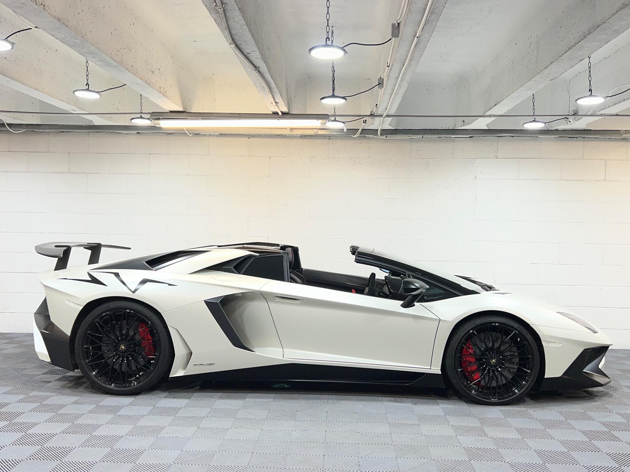 Lamborghini Aventador - Image 5