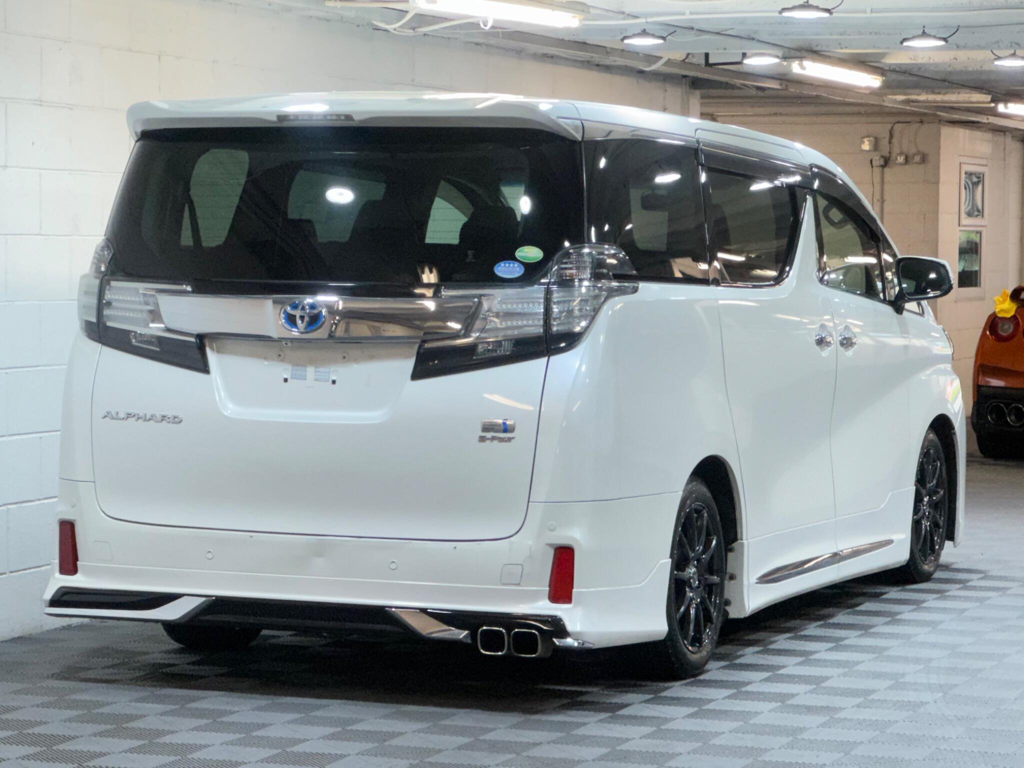 Toyota Vellfire - Image 4