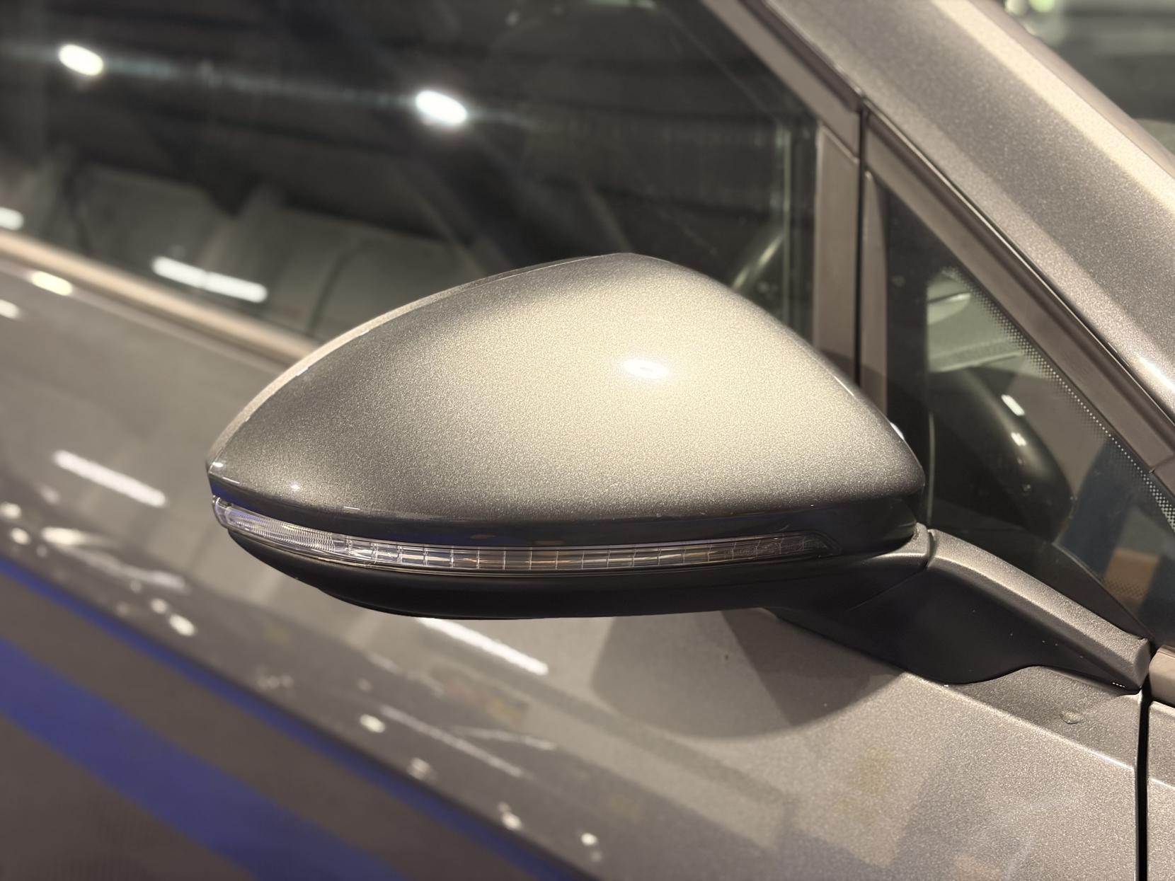 Volkswagen e-Golf - Image 16