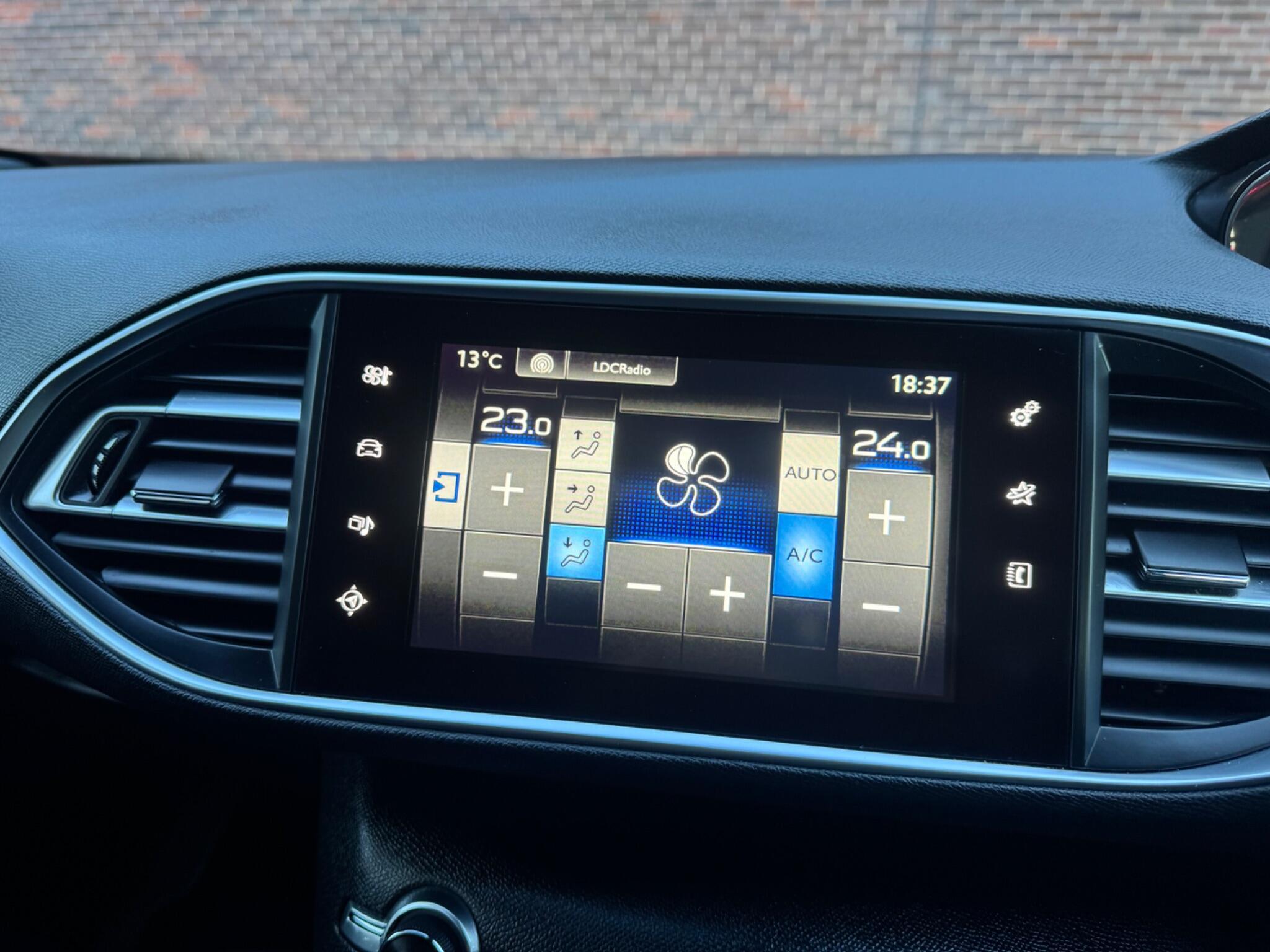 Peugeot 308 - Image 48