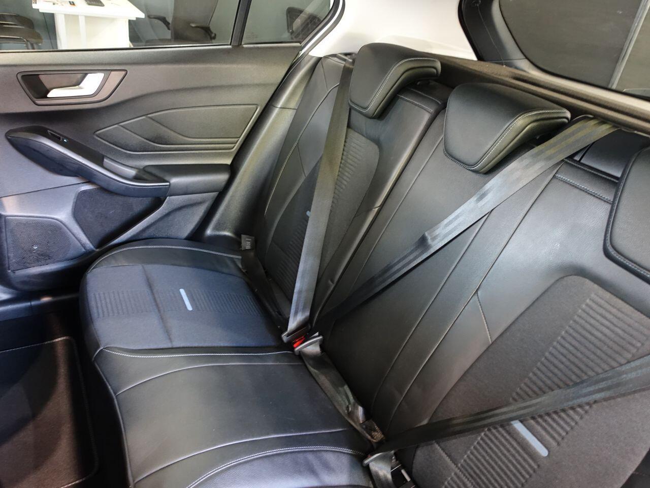 Ford Focus - Image 19