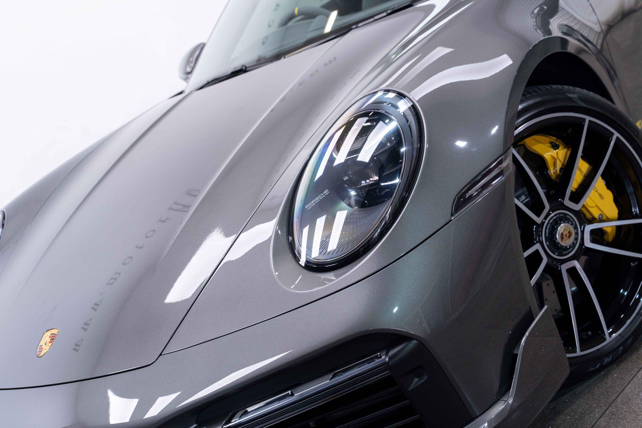Porsche 911 - Image 12
