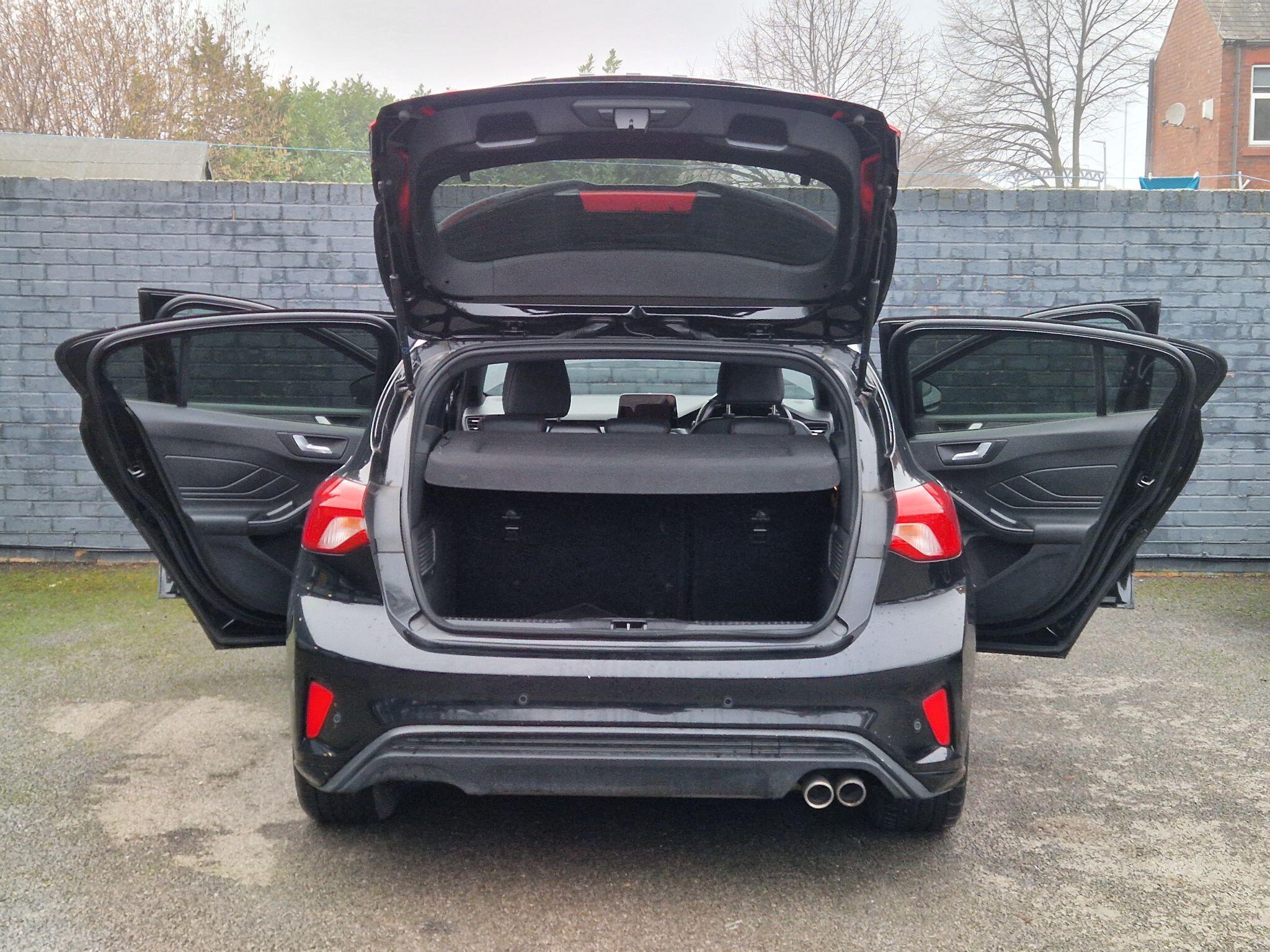 Ford Focus - Image 20